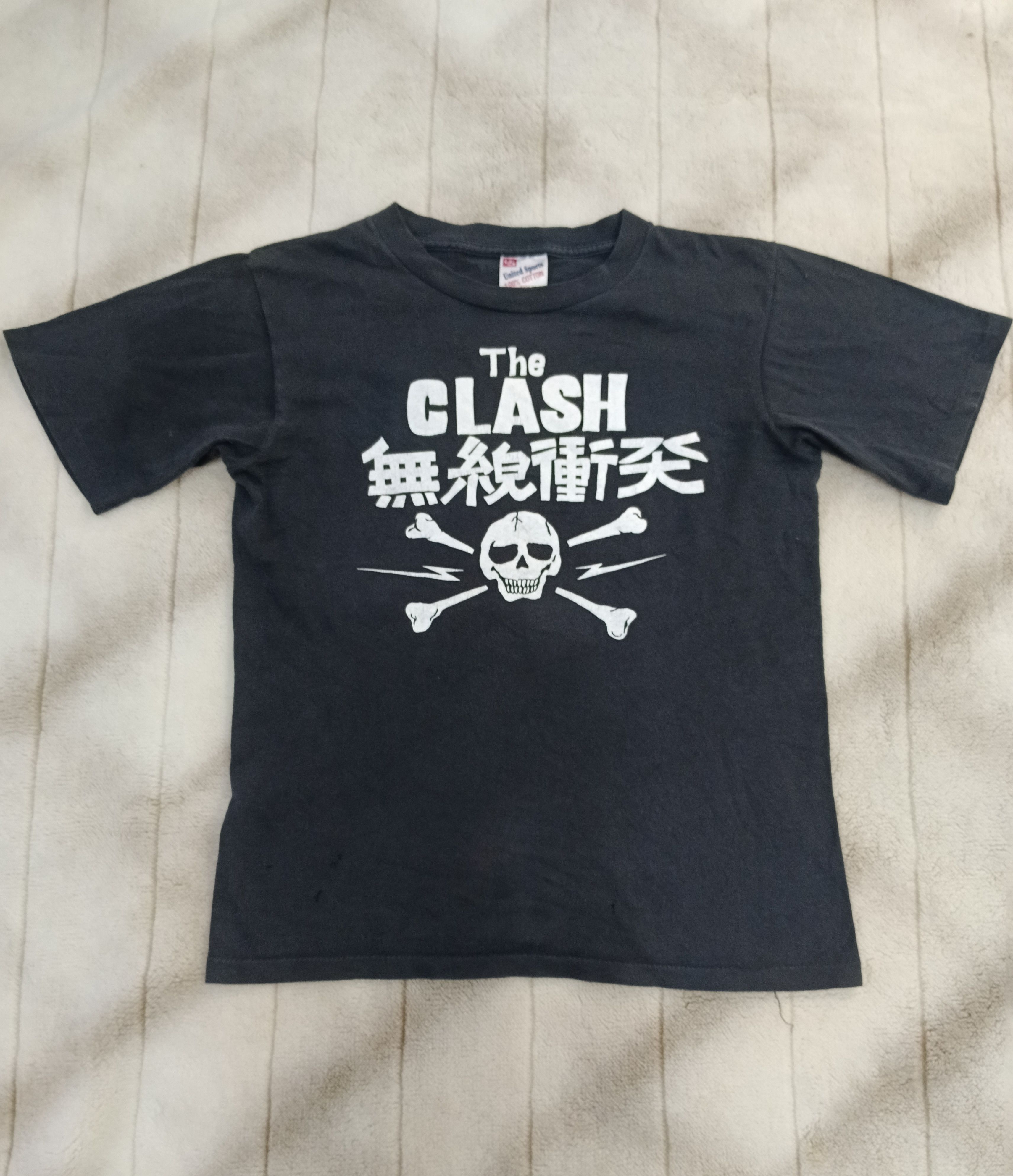 Vintage VINTAGE DISTRESSED 90s THE CLASH T SHIRT Size US S / EU 44-46 / 1 - 2 Thumbnail