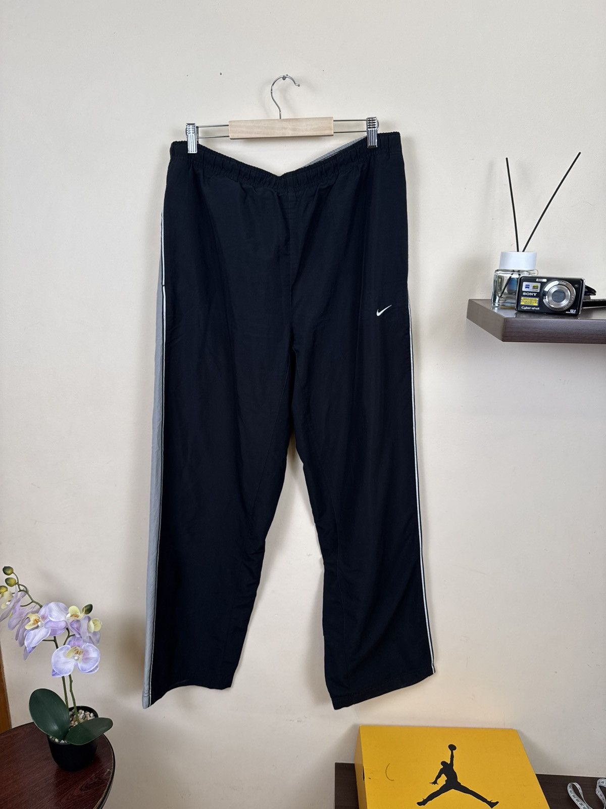 Nike Vintage Nike Pants Nylon Streetwear Straight Black Swoosh XL Size US 36 / EU 52 - 3 Thumbnail
