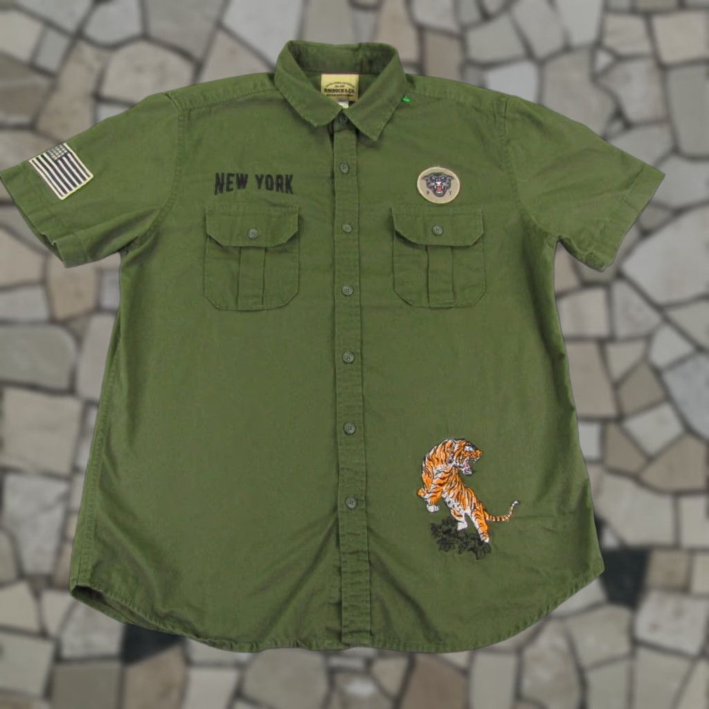 Vintage VINTAGE Roebuck & Co. Shirt Men's Medium Green Short Sleeve Button-Up Embroidered Tiger 90s Cats Military NYC Mens Size US M / EU 48-50 / 2 - 1 Thumbnail