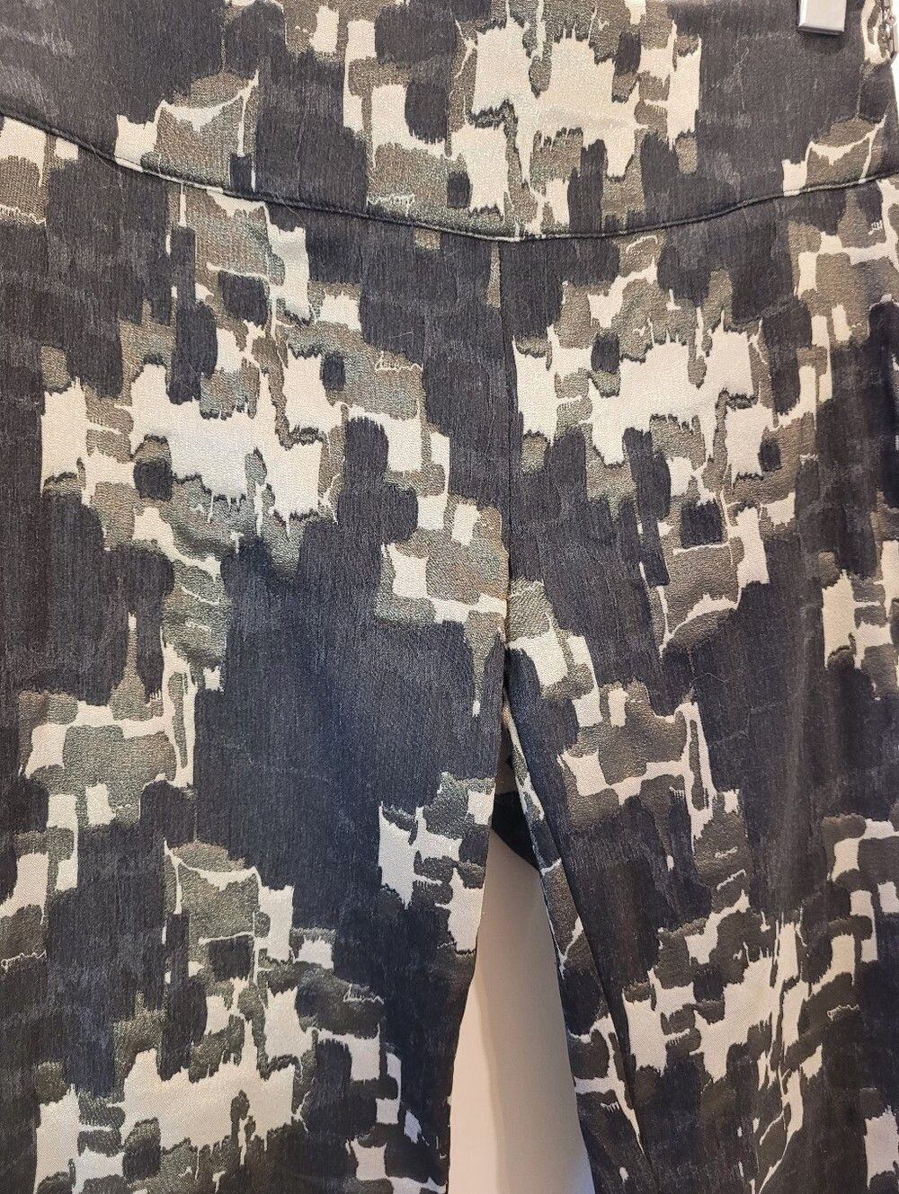 Sarah Pacini Sarah Pacini Soumia Camo Tappered Leg Cropped Pants - 27 Size 27" / US 4 / IT 40 - 4 Thumbnail