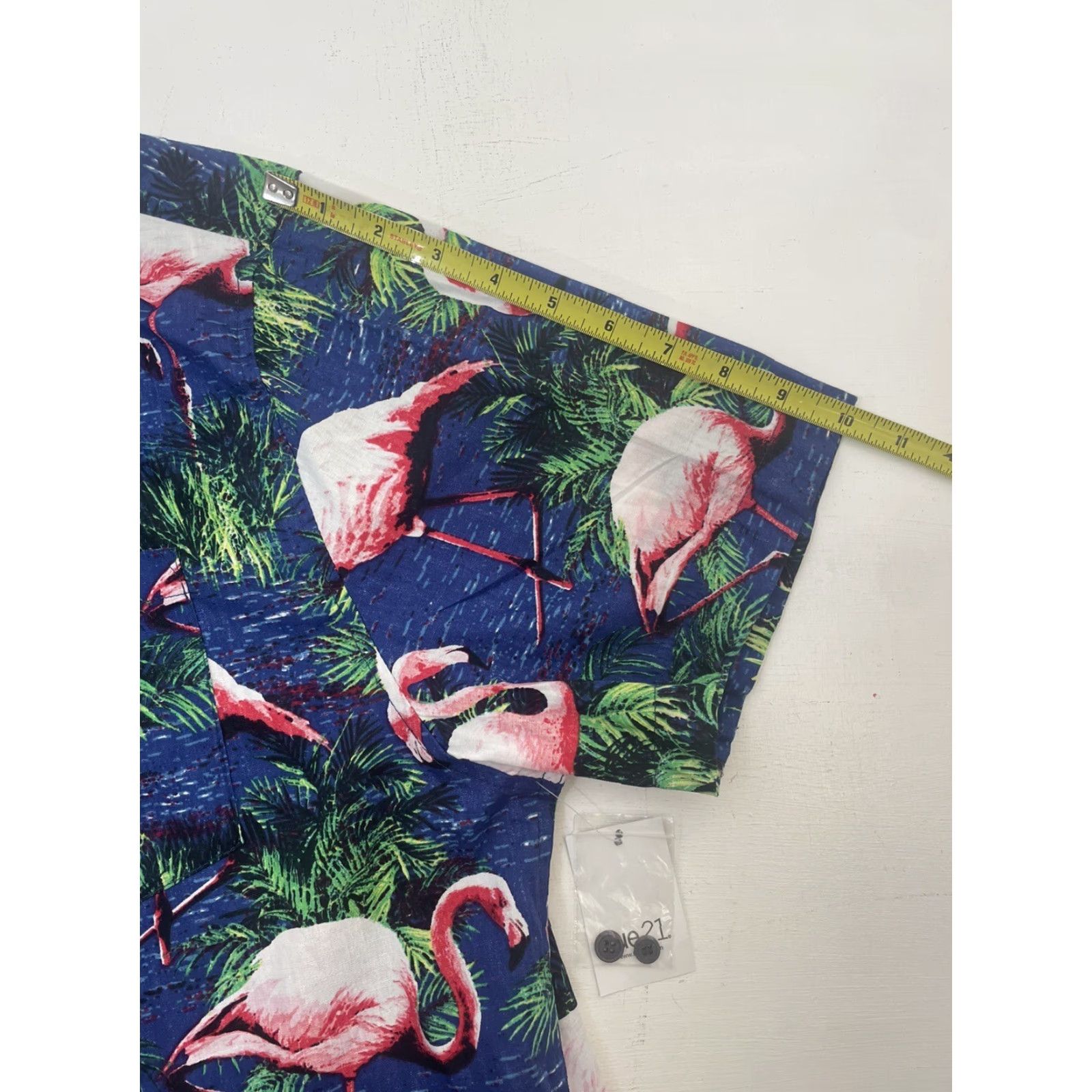 Carbon VINTAGE Hawaiian Shirt Pink Flamingos Men XL Carbon Rue 21 NWT Navy Graphic Print Short Sleeve Button-Up Size US L / EU 52-54 / 3 - 6 Thumbnail