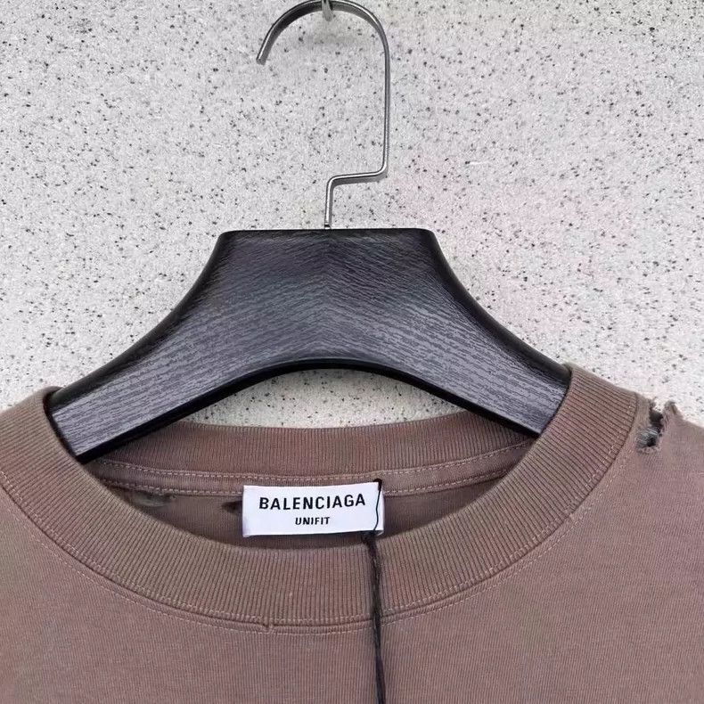Balenciaga Balenciaga Khaki Worn Big Hole Short Sleeve Size US S / EU 44-46 / 1 - 2 Thumbnail