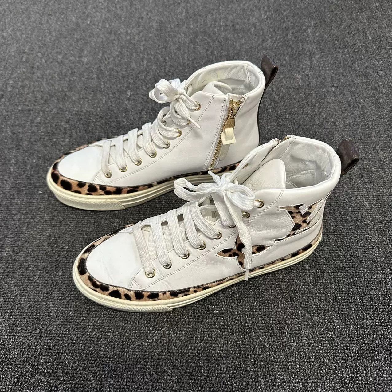 Louis Vuitton Louis Vuitton White Leopard Print Sneakers Size US 5.5 / IT 35.5 - 1 Thumbnail