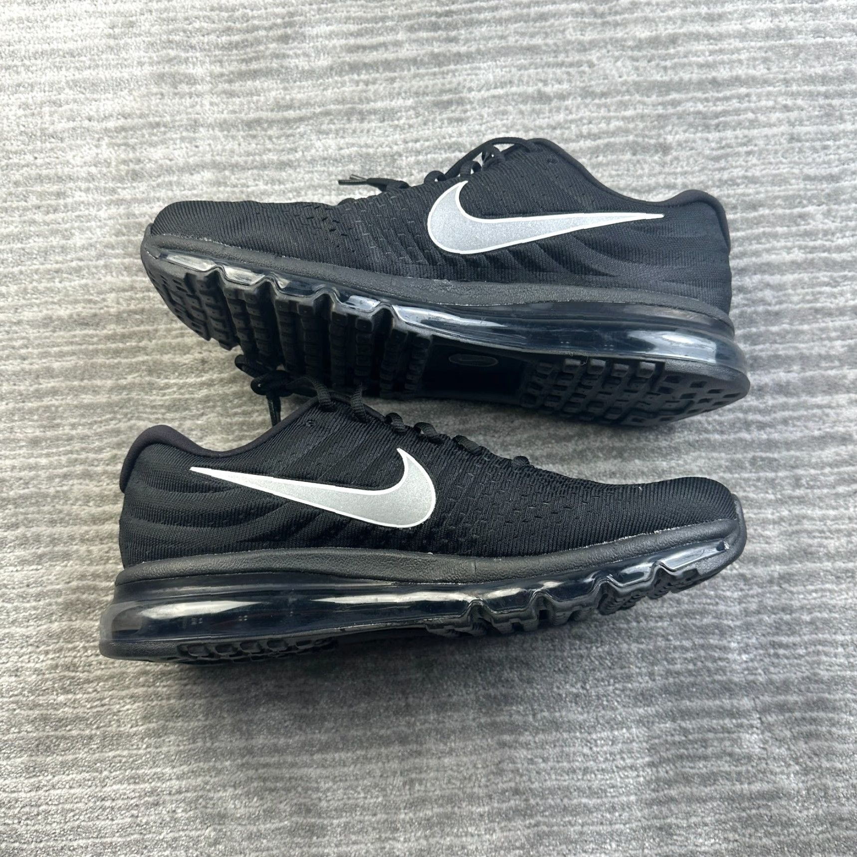 Nike Nike Air Max 2017 Low Top Shoes Sneakers Mens 10 Black Size US M / EU 48-50 / 2 - 3 Thumbnail