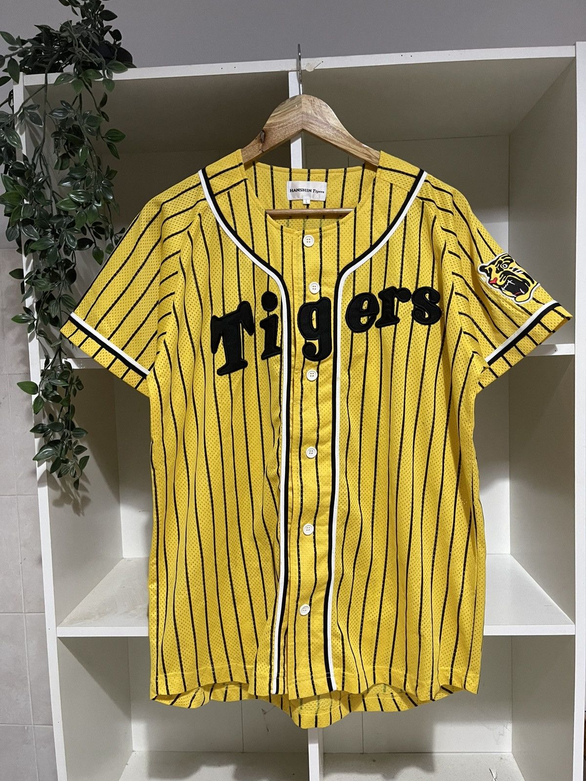 Mizuno Hanshin Tigers Size US L / EU 52-54 / 3 - 7 Thumbnail