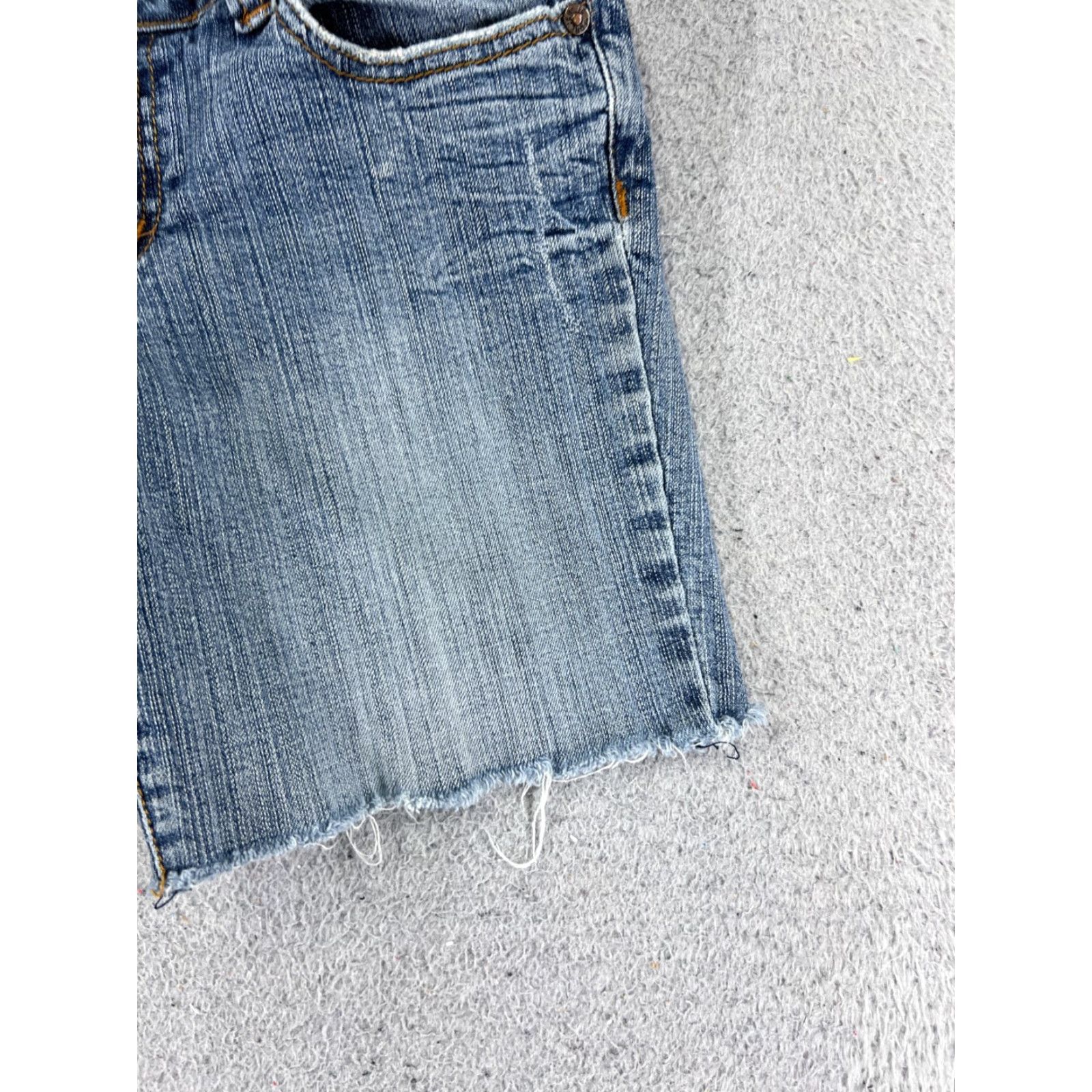 Forever 21 FOREVER 21 Shorts Womens 26 Blue Denim Jean Cutoff Low Rise Cotton Blend 26x6 Casual Beach Size 26" / US 2 / IT 38 - 2 Thumbnail