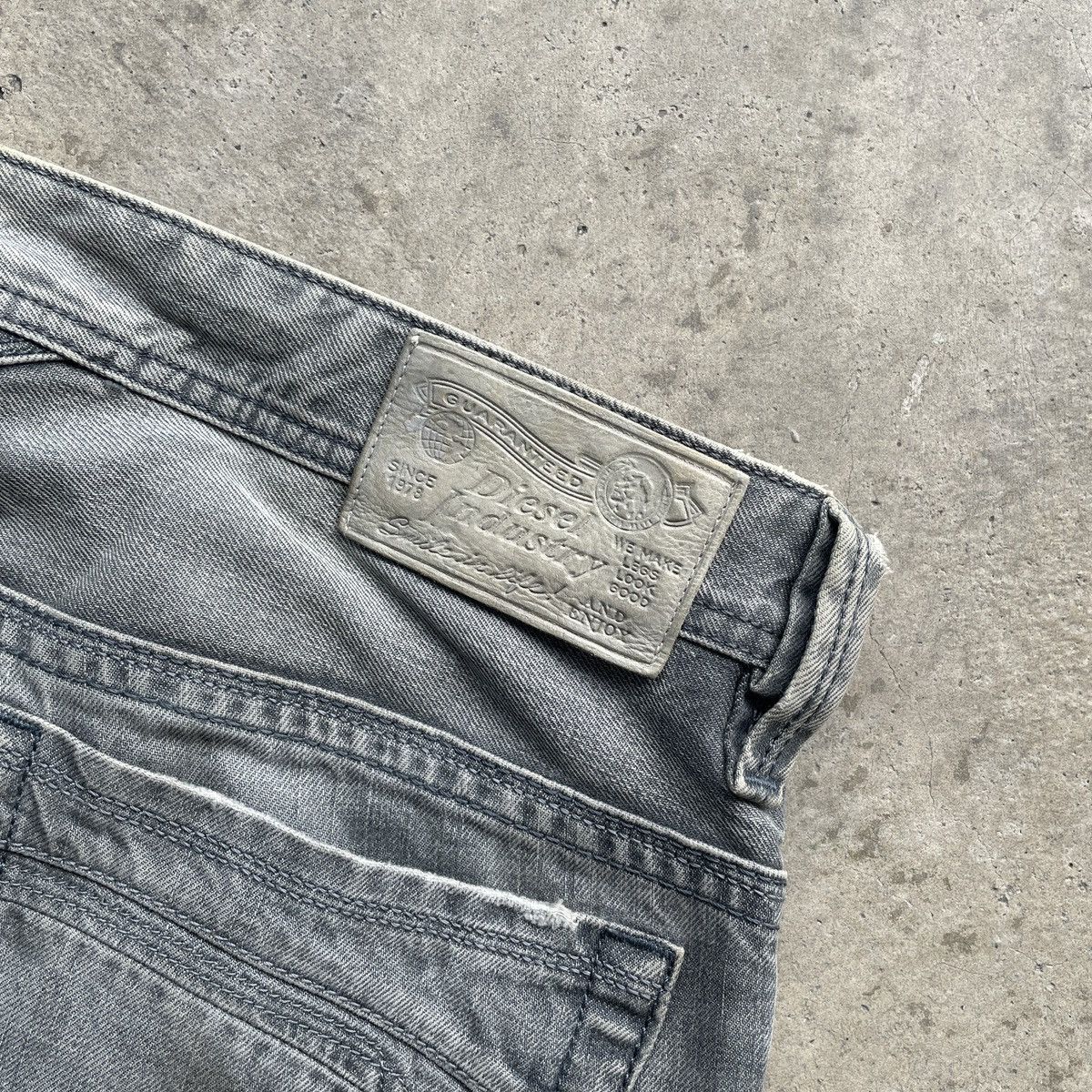 Diesel Vintage Diesel Industry Thanaz Faded Black Jeans Pants W35 Size US 35 - 9 Thumbnail