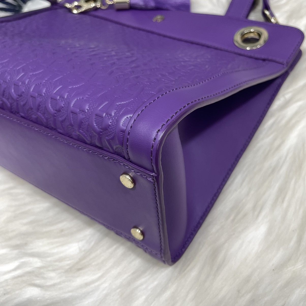 Aigner Authentic AIGNER Embossed Leather Handbag/ Shoulder Bag Size ONE SIZE - 9 Thumbnail