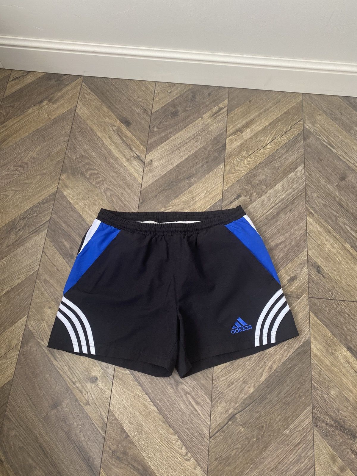 Adidas × Designer × Vintage Vintage Adidas 90s style shorts Size US 31 - 2 Thumbnail
