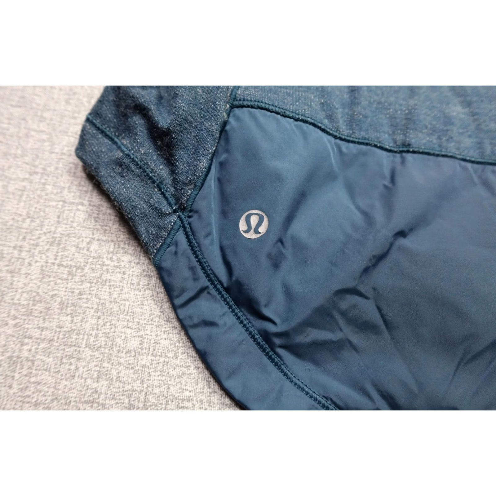 Lululemon VINTAGE? No. Size M / US 6-8 / IT 42-44 - 5 Thumbnail