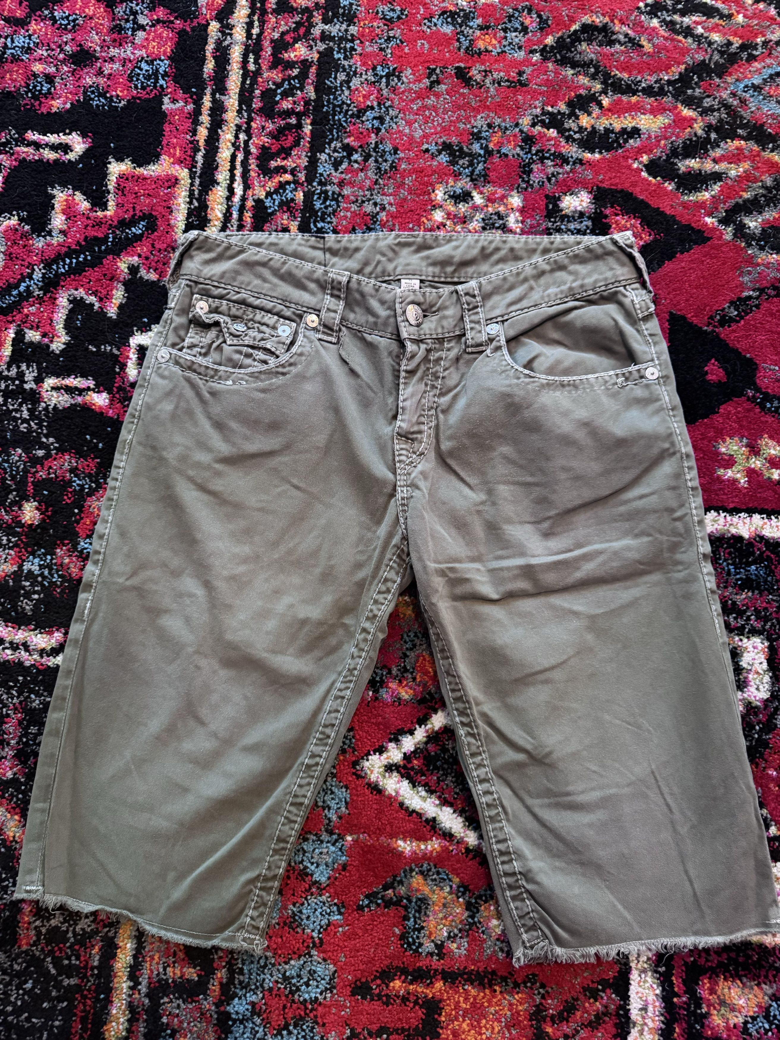 True Religion True Religion (World Tour) Straight Cropped Green Pants Size US 32 / EU 48 - 1 Thumbnail