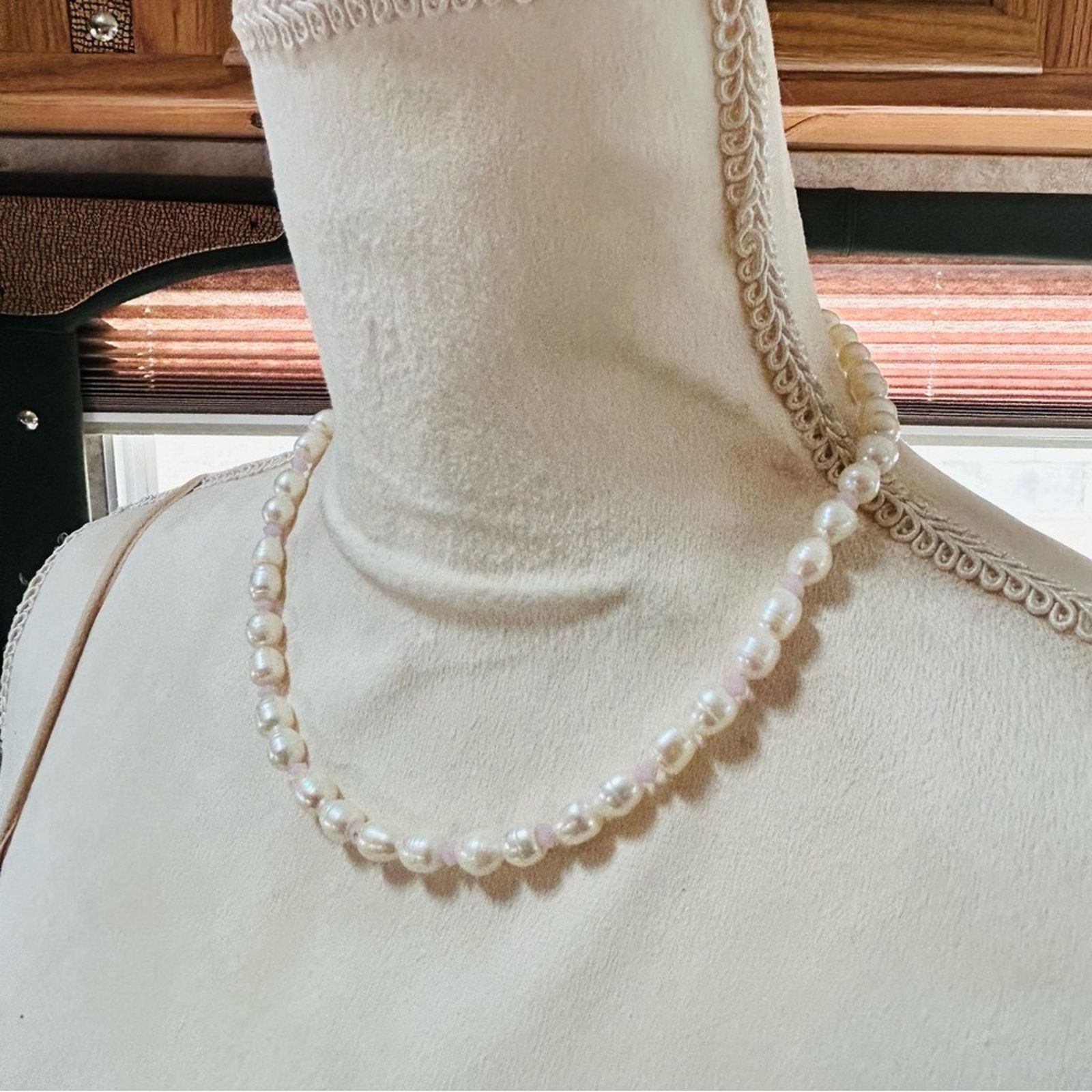 Handmade Handcrafted genuine freshwater pearl rose quartz necklace Size ONE SIZE - 4 Thumbnail