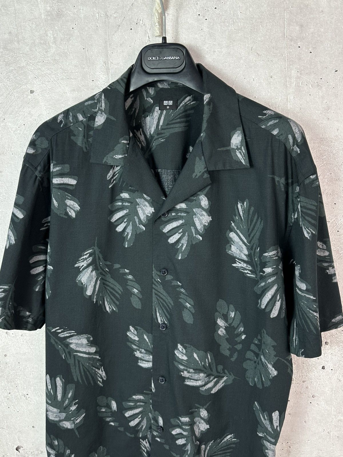 Uniqlo Uniqlo Tropical Leaves Dark Green Short Sleeve Shirt Size US S / EU 44-46 / 1 - 2 Thumbnail