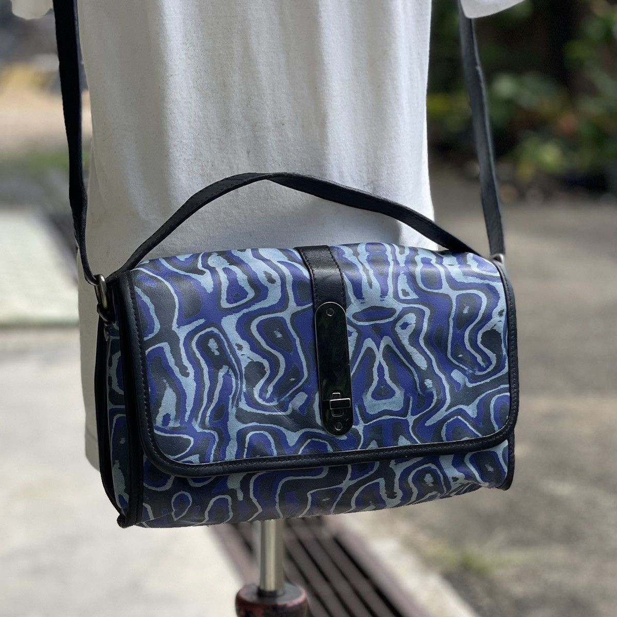 Diesel × Diesel Black Gold 🔥 RARE DIESEL BLACK GOLD REVERSIBLE LEATHER CROSSBODY Size ONE SIZE - 2 Thumbnail