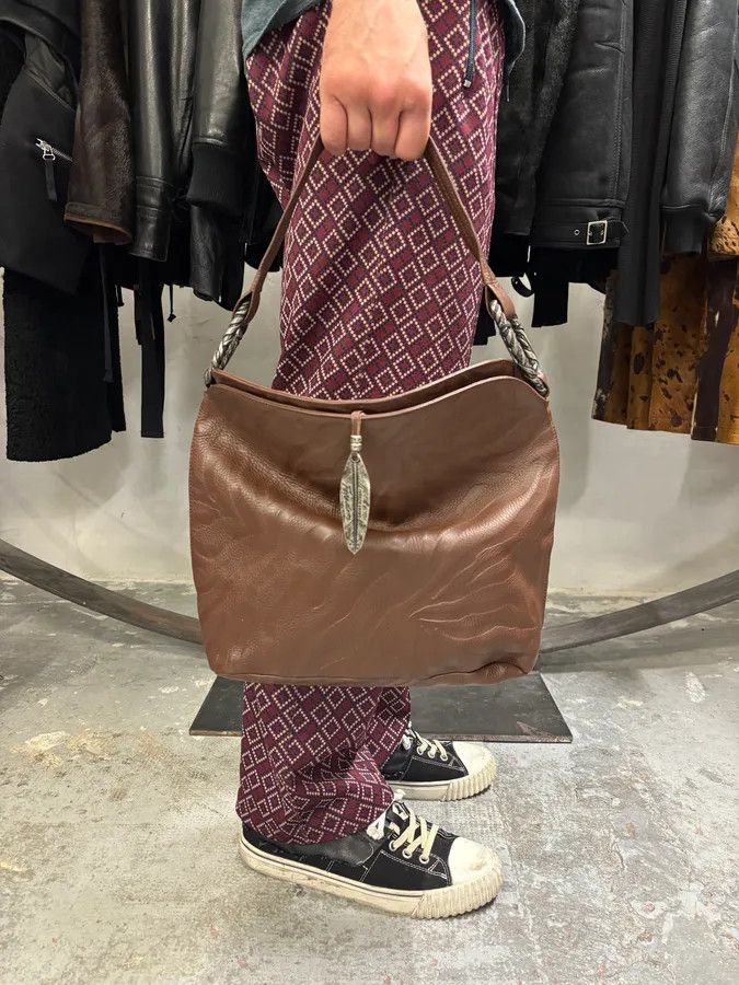 Roberto Cavalli 2000s Roberto Cavalli Brown Handle Leather Relief Savage Bag Size ONE SIZE - 2 Thumbnail