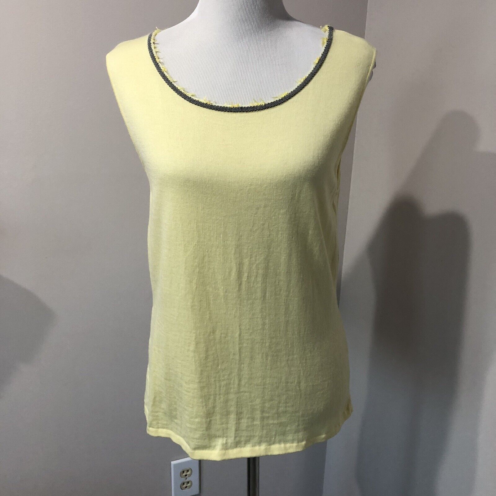 Escada Escada Top Sweater Tank Thin Knit Sleeveless Yellow Wool Siz Size M / US 6-8 / IT 42-44 - 1 Thumbnail