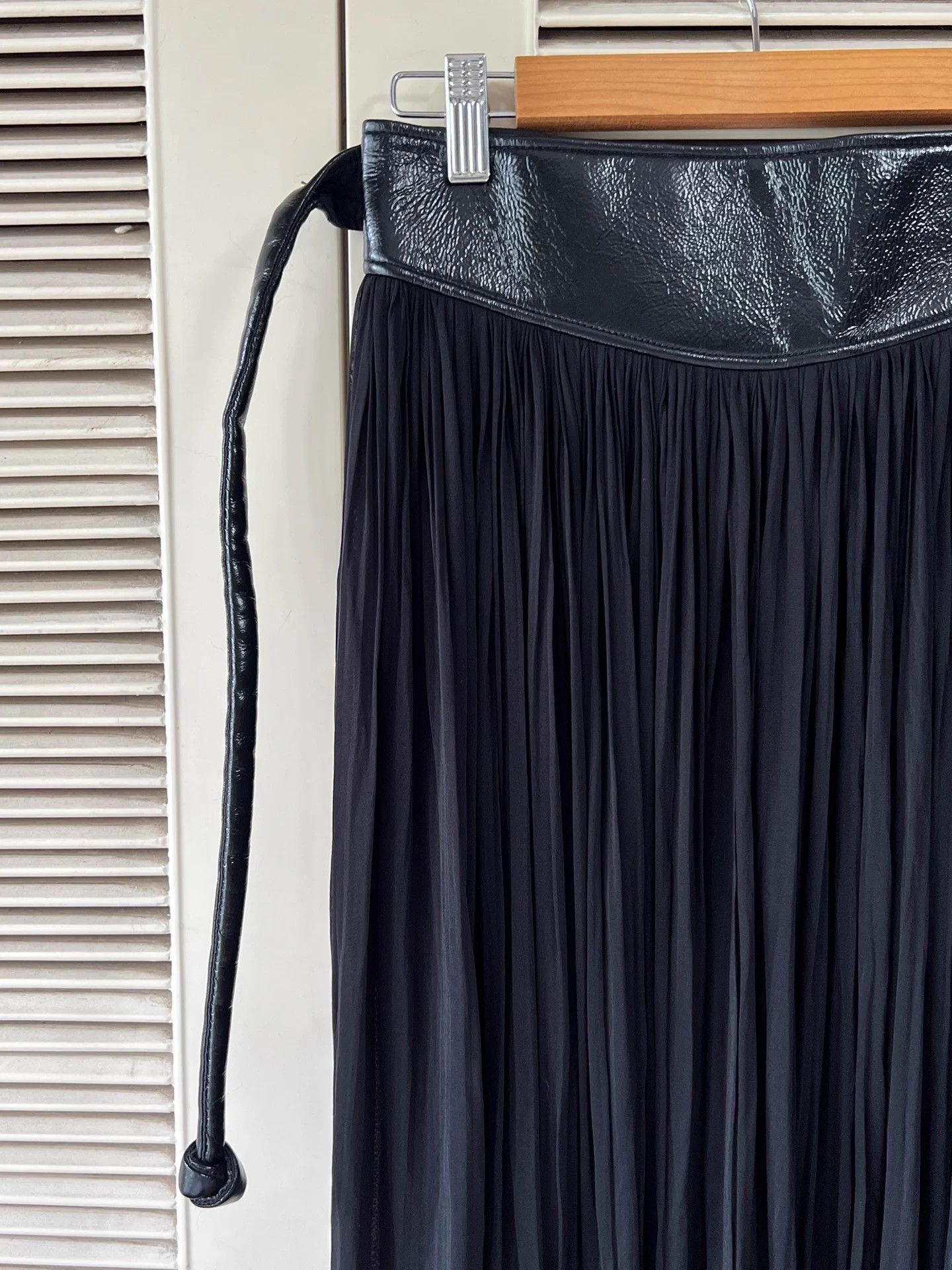 Louis Vuitton LV Women's Black Color Blocked Leather & Silk Pleated Skirt 34 Size 25" / US 0 / IT 36 - 5 Thumbnail