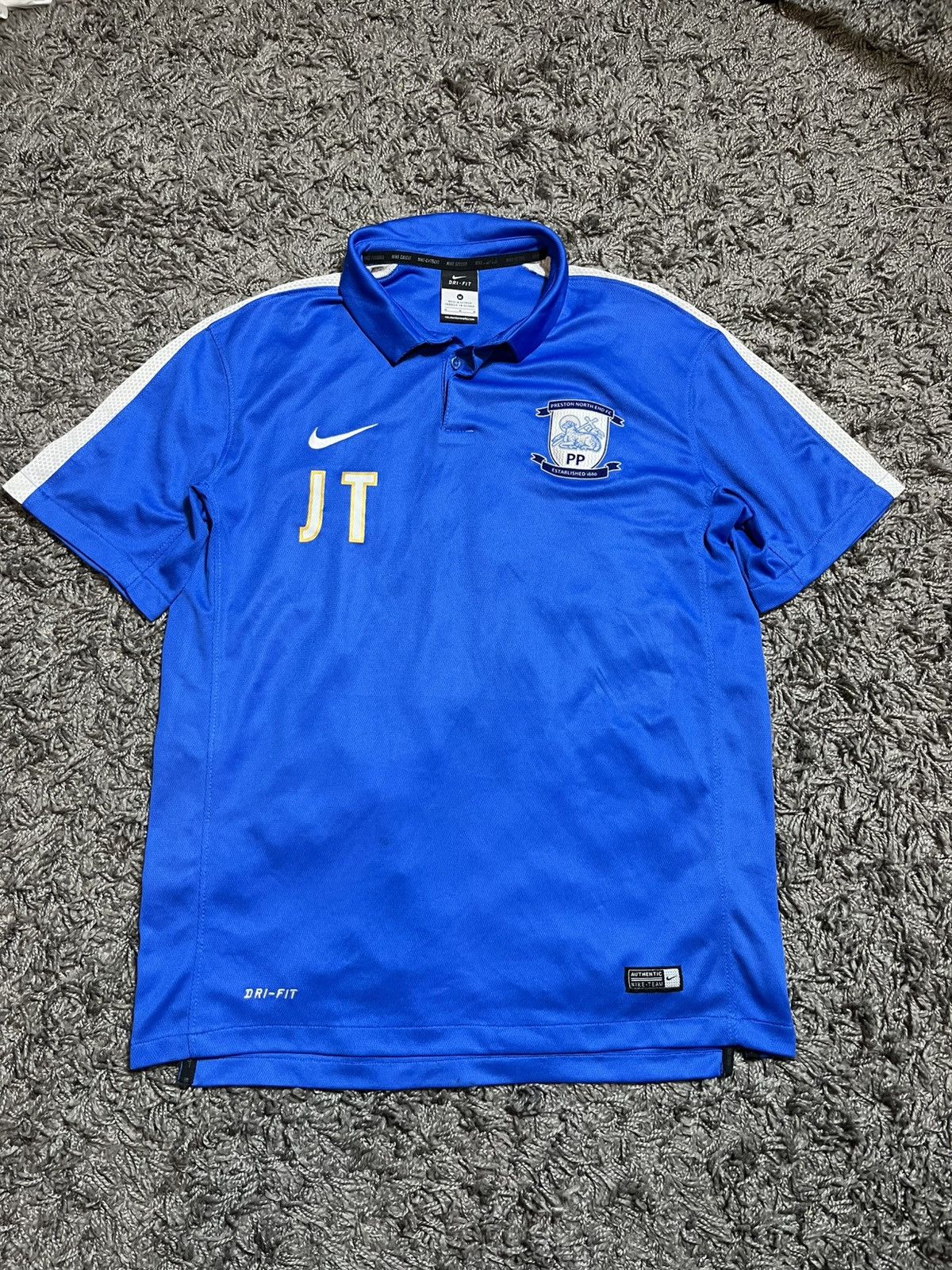 Nike PRESTON NORTH 2018/19 SOCCER FOOTBALL JERSEY POLYERSTER Size US M / EU 48-50 / 2 - 1 Thumbnail