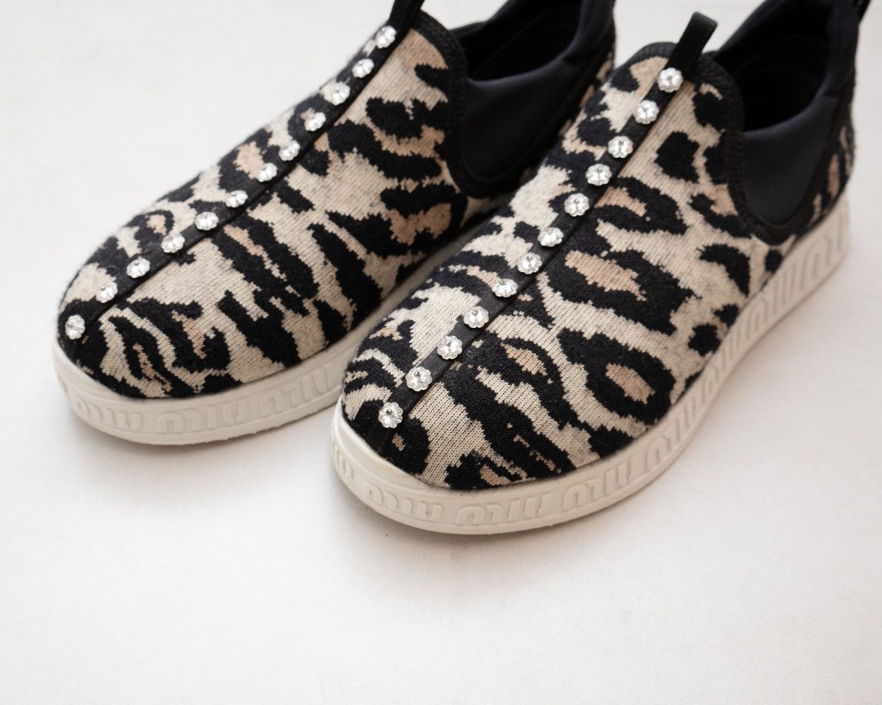 Miu Miu 830$MRP MIU MIU Women's Run Logo Sneakers SZ:EU:37/US:7 Size US 7 / IT 37 - 6 Thumbnail