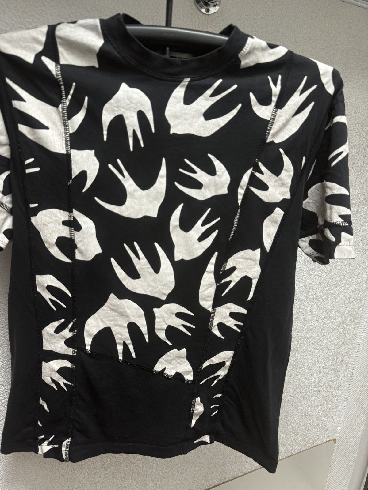Alexander McQueen Alexander Mcqueen MCQ black fullprint t-shirt S sz moncler Size US S / EU 44-46 / 1 - 6 Thumbnail
