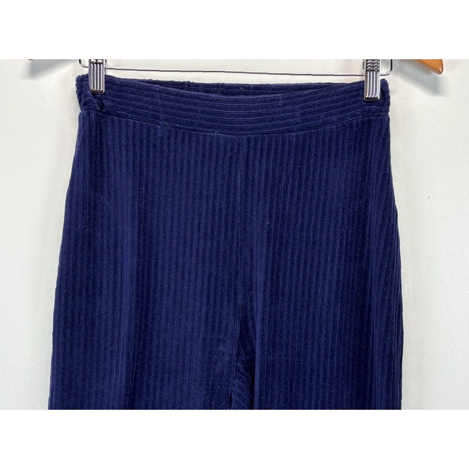 Urban Outfitters VINTAGE? Urban Outfitters Cassidy Velvet Ribbed Kick Flare Pants Size Medium Women Blue Velvet Ribbed Flare M Size 32" / US 10 / IT 46 - 2 Thumbnail