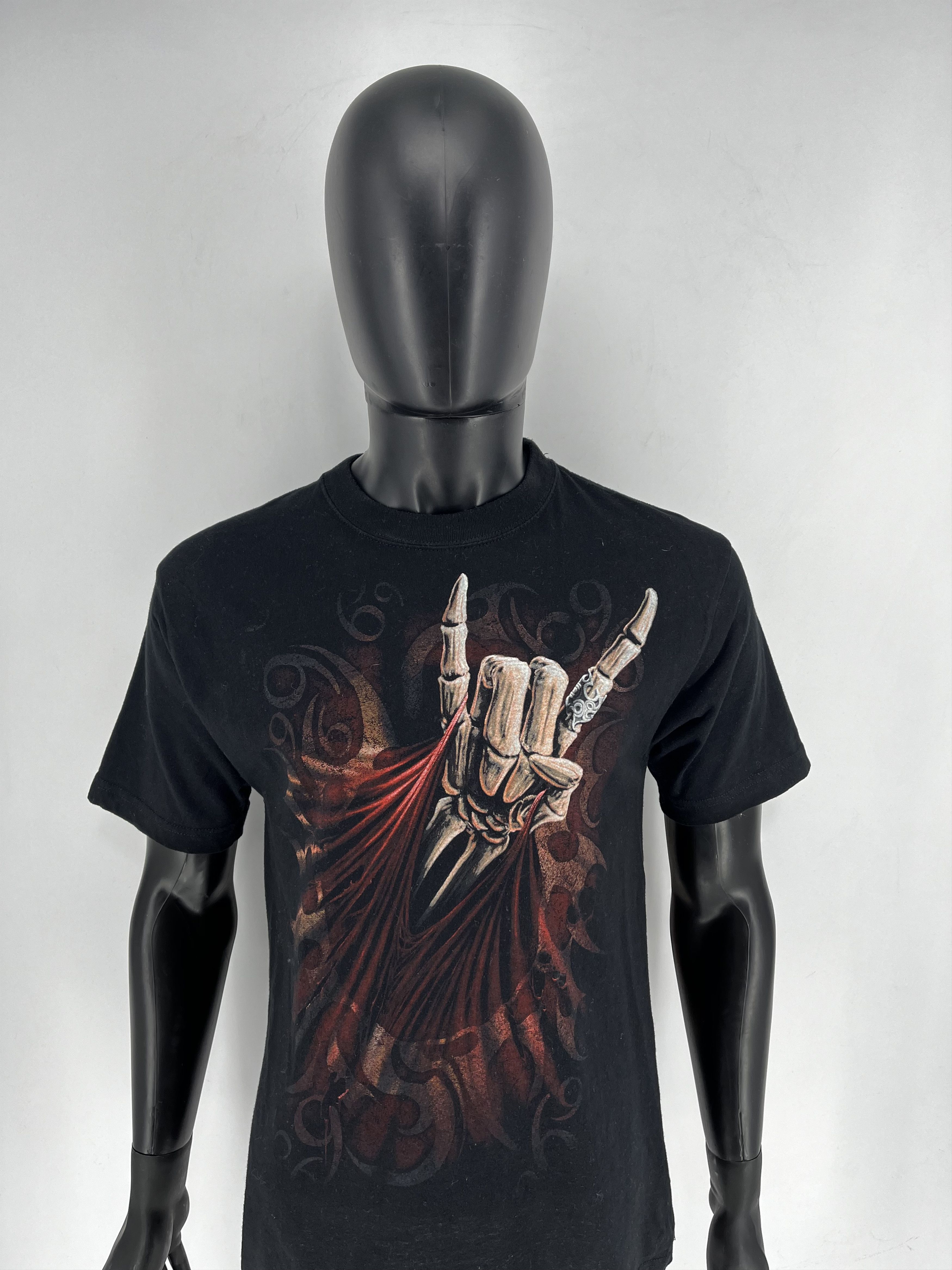 Band Tees VINTAGE GOTHIC SPIRAL SKULL Y2K GRUNGE PUNK ROCK Size US M / EU 48-50 / 2 - 6 Thumbnail