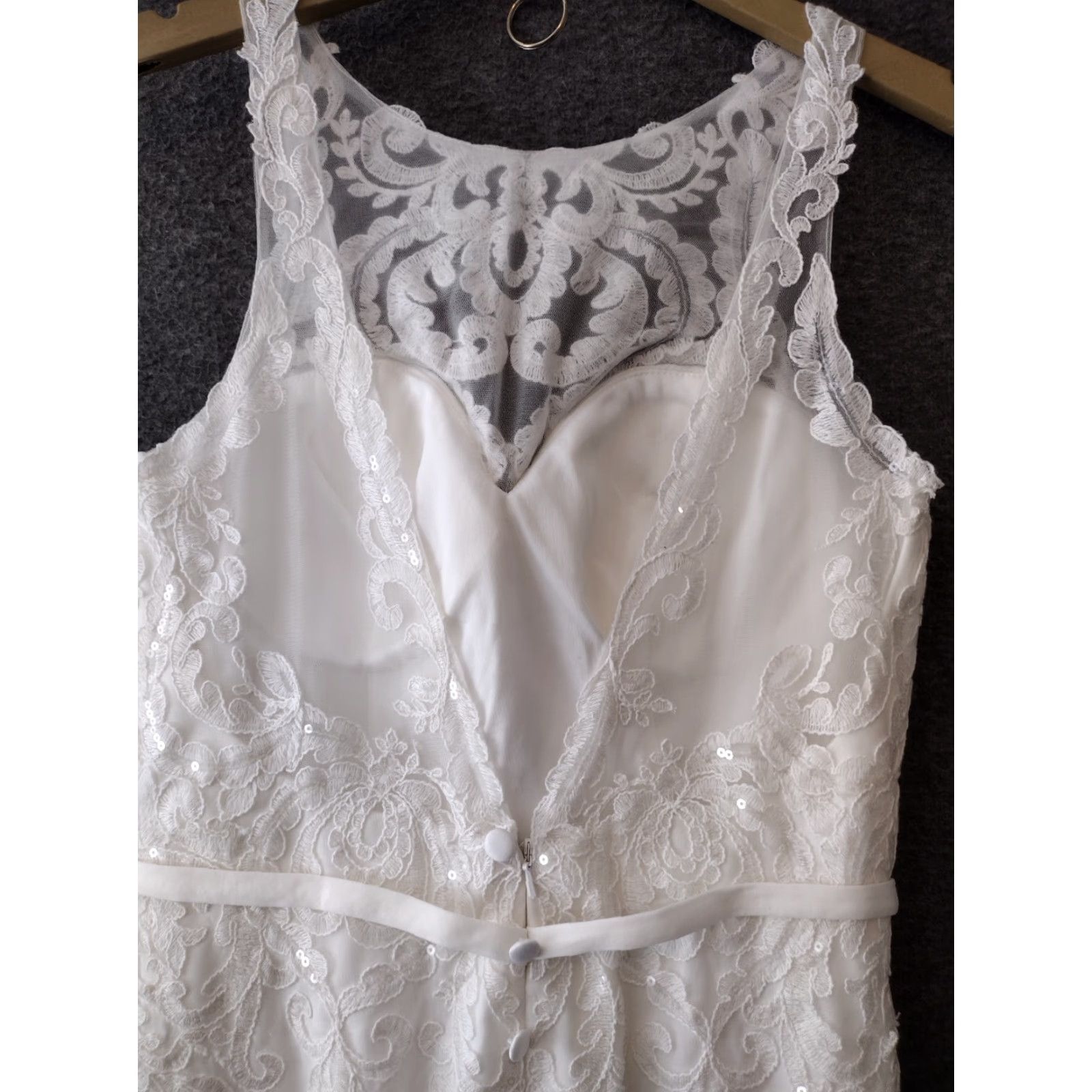 Vintage Wedding White Dress With Tank Top Sleeves Lace And Train Size 6 Dress Size US S / EU 44-46 / 1 - 4 Thumbnail
