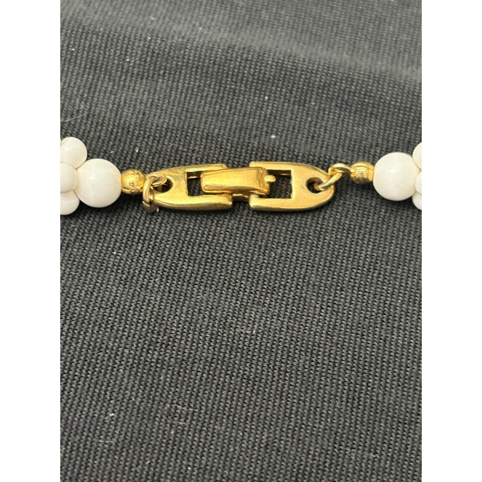 Other Vintage Napier White Single Strand Necklace Size ONE SIZE - 7 Thumbnail