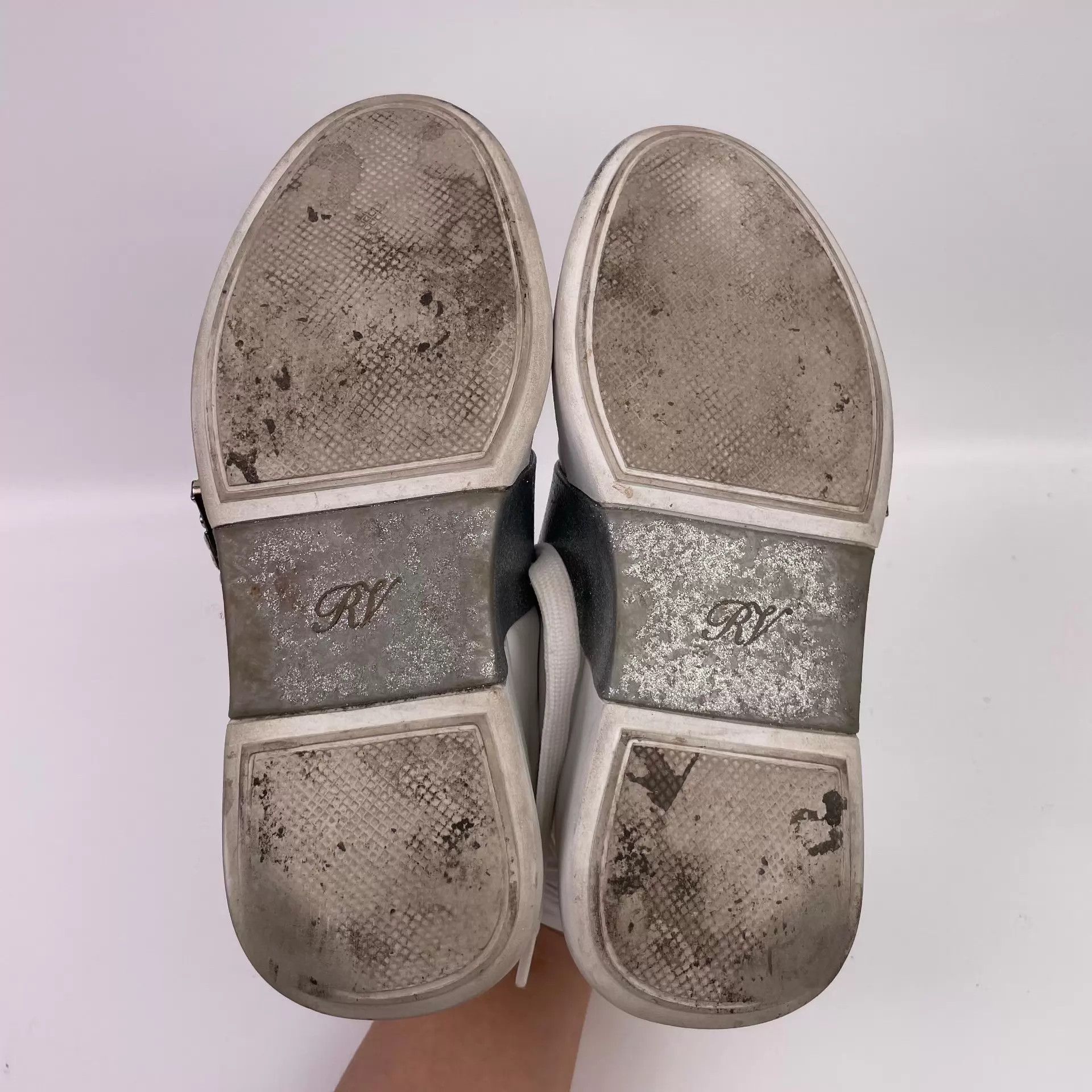 Roger Vivier RV Roger White Shoes Size US 4 / IT 34 - 5 Thumbnail