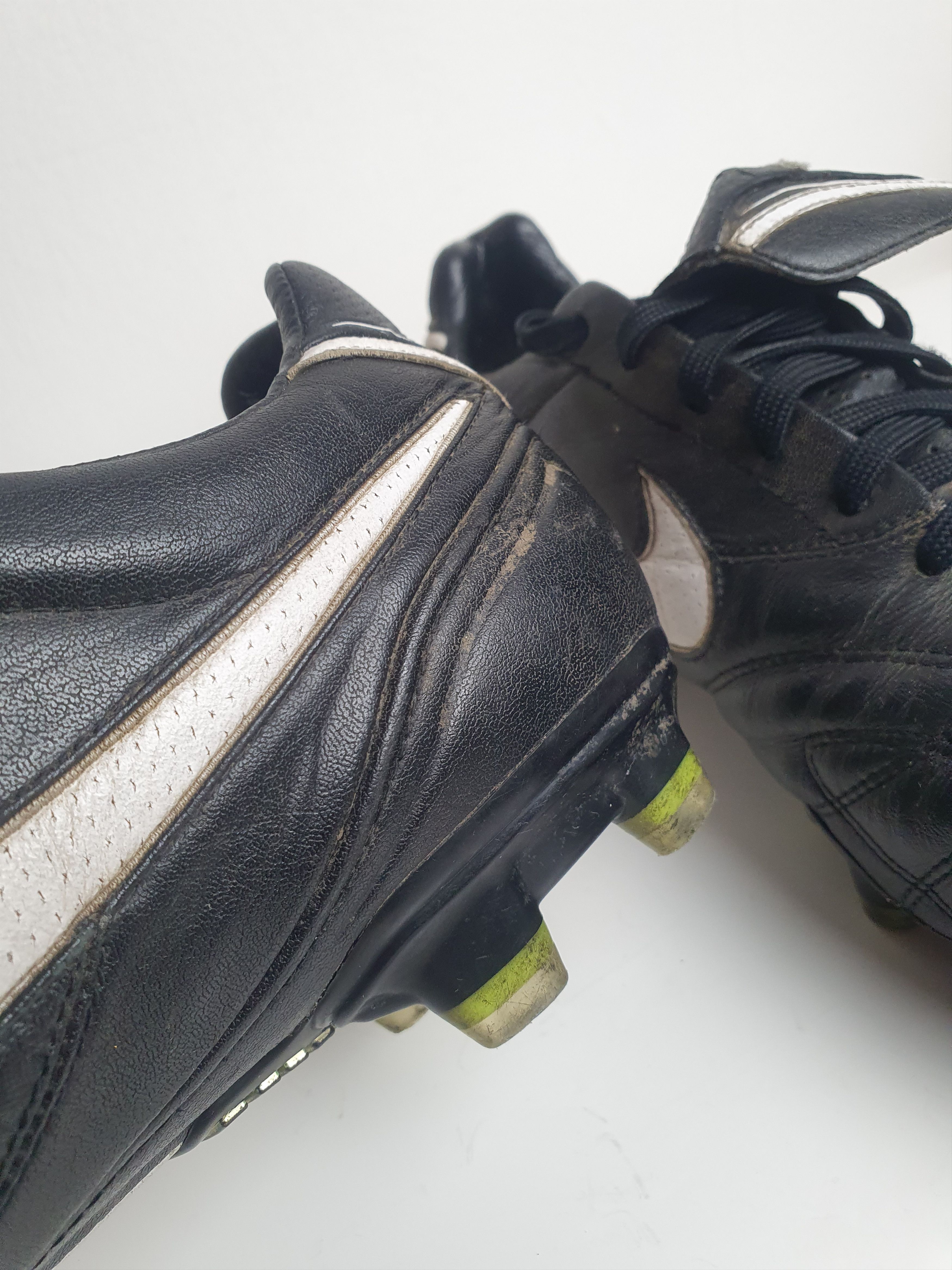 Nike Vintage Cleats mens Nike Tiempo Legend III Football Rare Size US 11 / EU 44 - 18 Thumbnail