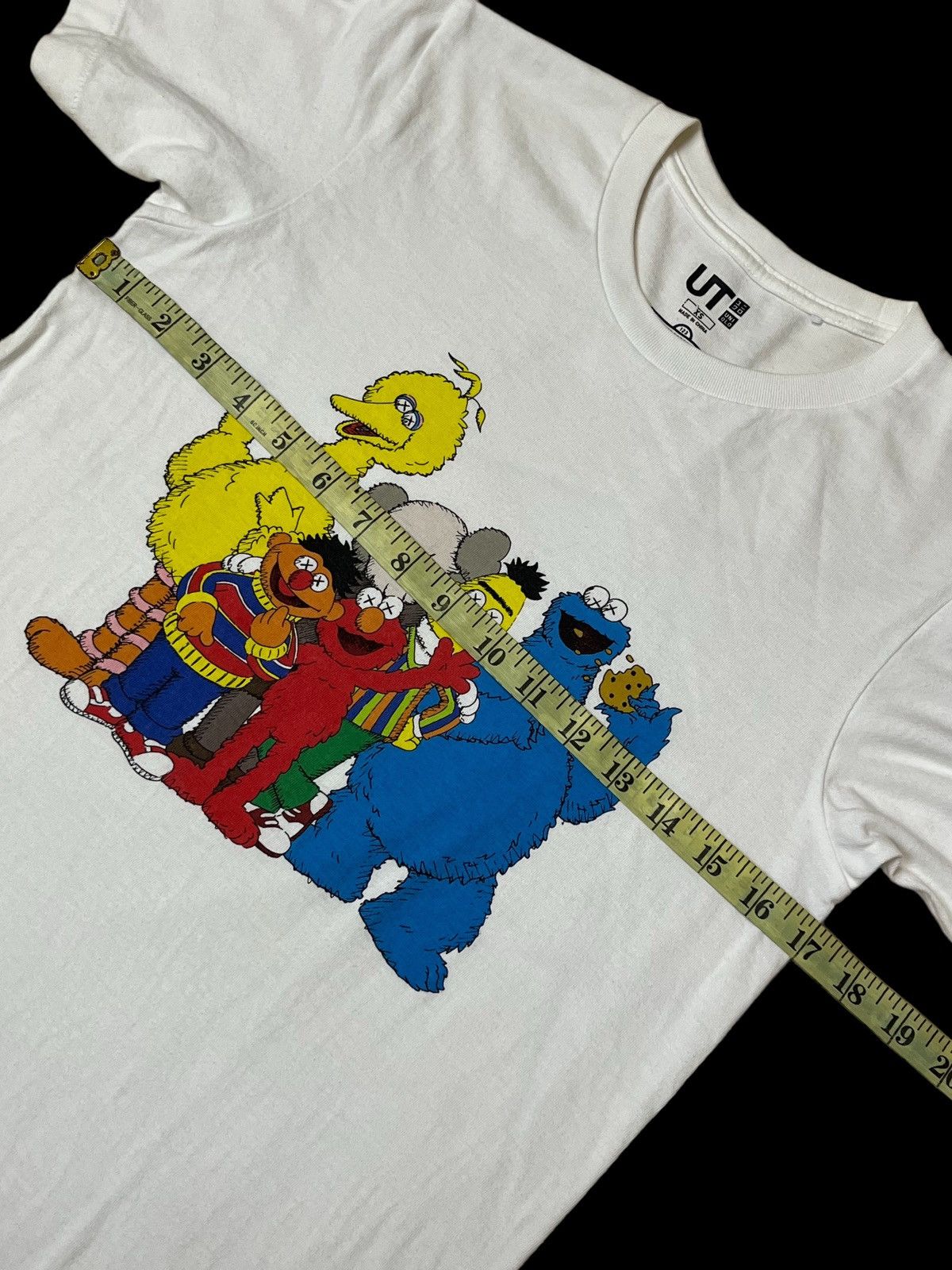Kaws × Uniqlo GRAIL🔥UNIQLO x KAWS x SESAME STREET COLLABORATION T SHIRT Size US XS / EU 42 / 0 - 6 Thumbnail
