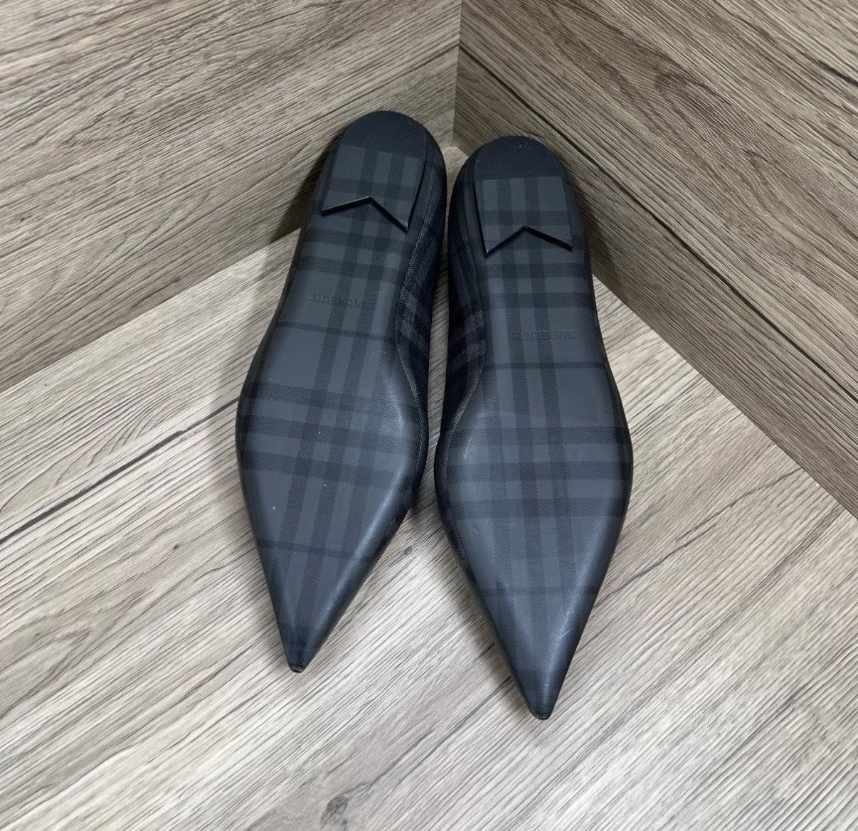 Burberry Burberry Black Check Pointed-toe Ballet Flats J41 Size US 8.5 / IT 38.5 - 6 Thumbnail