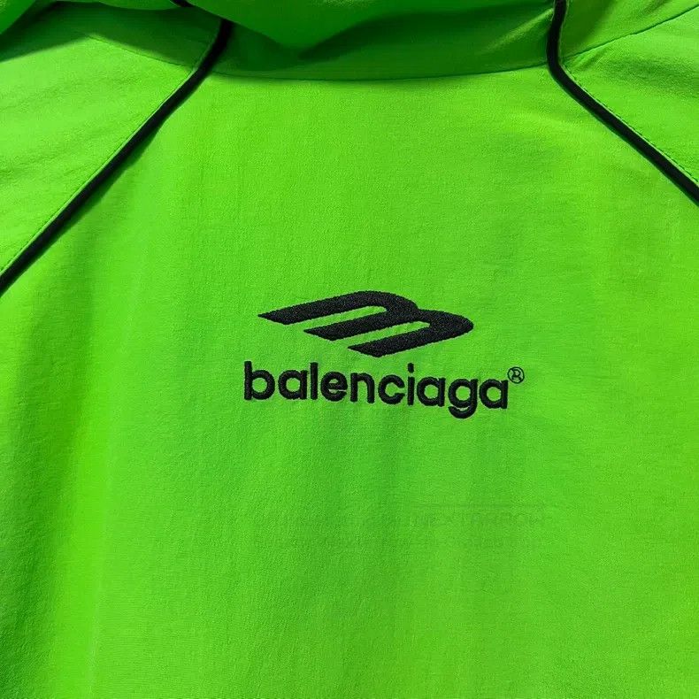 Balenciaga Balenciaga Embroidered Fluorescent Green Colorblock Windbr Size US S / EU 44-46 / 1 - 7 Thumbnail