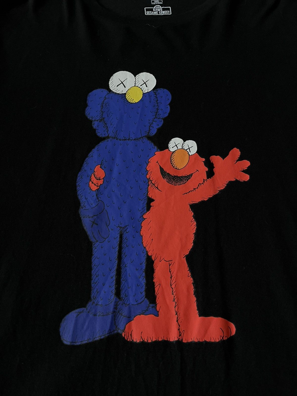 Kaws × Uniqlo Kaws Uniqlo Sesame Street Shirt Elmo Grover Size US XXL / EU 58 / 5 - 2 Thumbnail