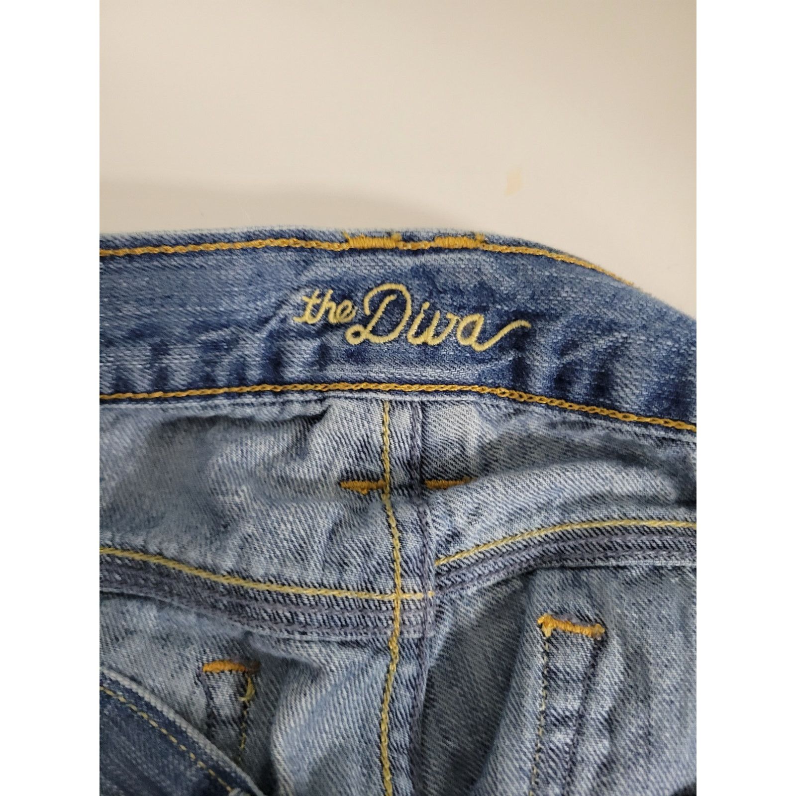 Old Navy Old Navy Straight Leg "the DIVA" Ripped Denim Jeans 4 Size 28" / US 6 / IT 42 - 3 Thumbnail