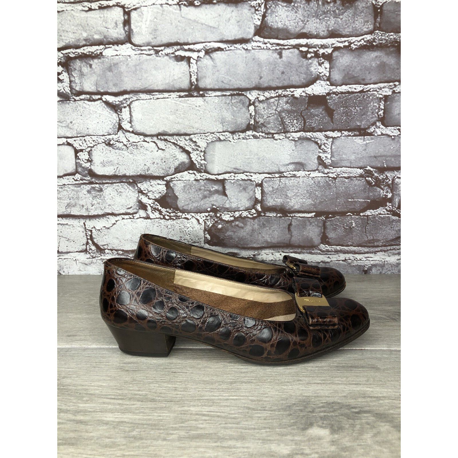 Salvatore Ferragamo Salvatore Ferragamo Vara Brown Leather Croc Embossed Bow Hee Size US 5.5 / IT 35.5 - 20 Thumbnail