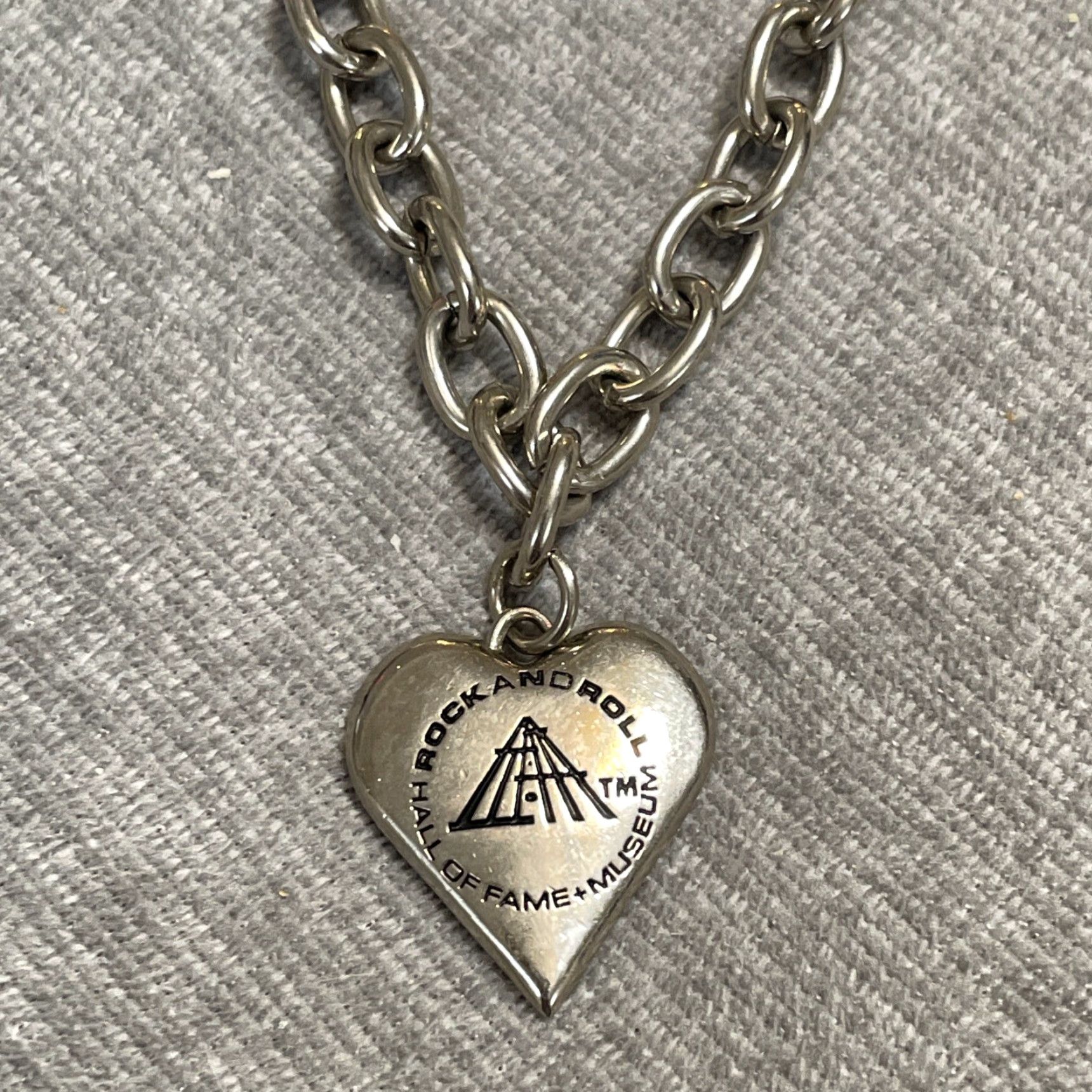 Vintage VINTAGE Rock N Roll Hall of Fame Necklace Unisex 18 inches Silver Metal Pendant United States Size ONE SIZE - 3 Thumbnail