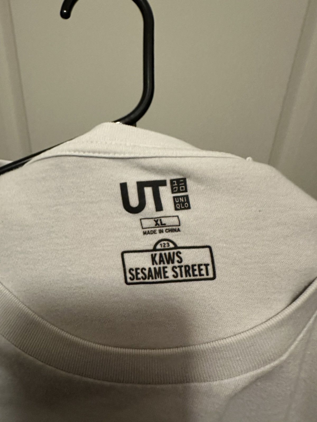 Kaws × Uniqlo KAWS SESAME STREET UNIQLO T shirt Size US XL / EU 56 / 4 - 4 Thumbnail