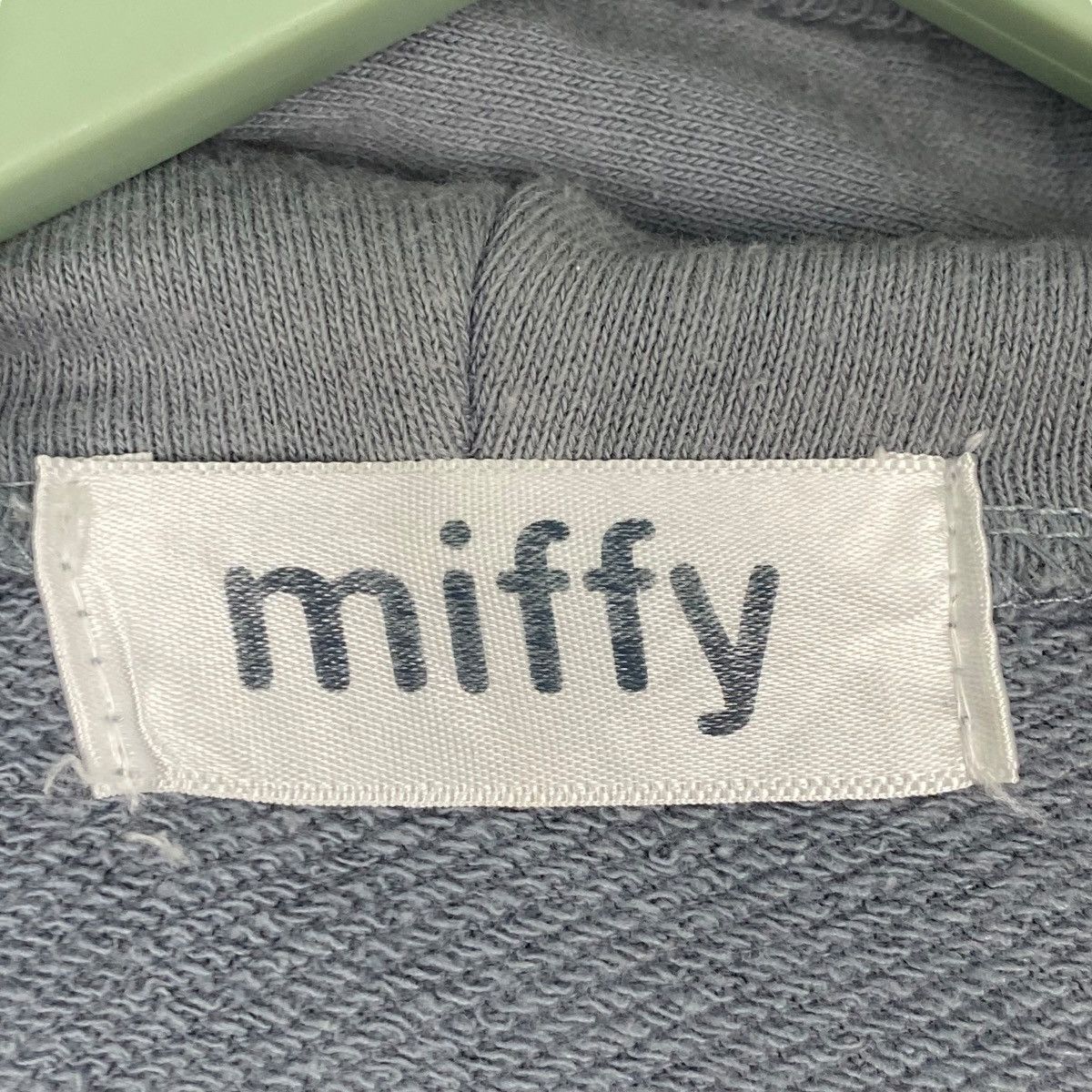 Vintage Vintage Miffy Hoodie Sweater Gray Pullover Jumper Size M Size M / US 6-8 / IT 42-44 - 9 Thumbnail