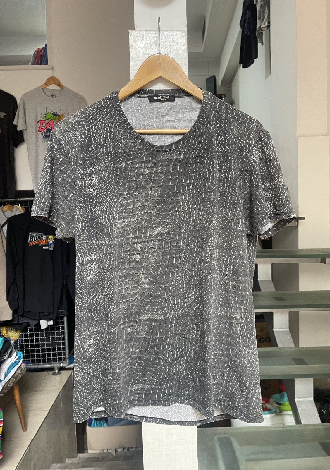 Roberto Cavalli Roberto Cavalli Croc Print T shirt Distressed Size US L / EU 52-54 / 3 - 1 Thumbnail