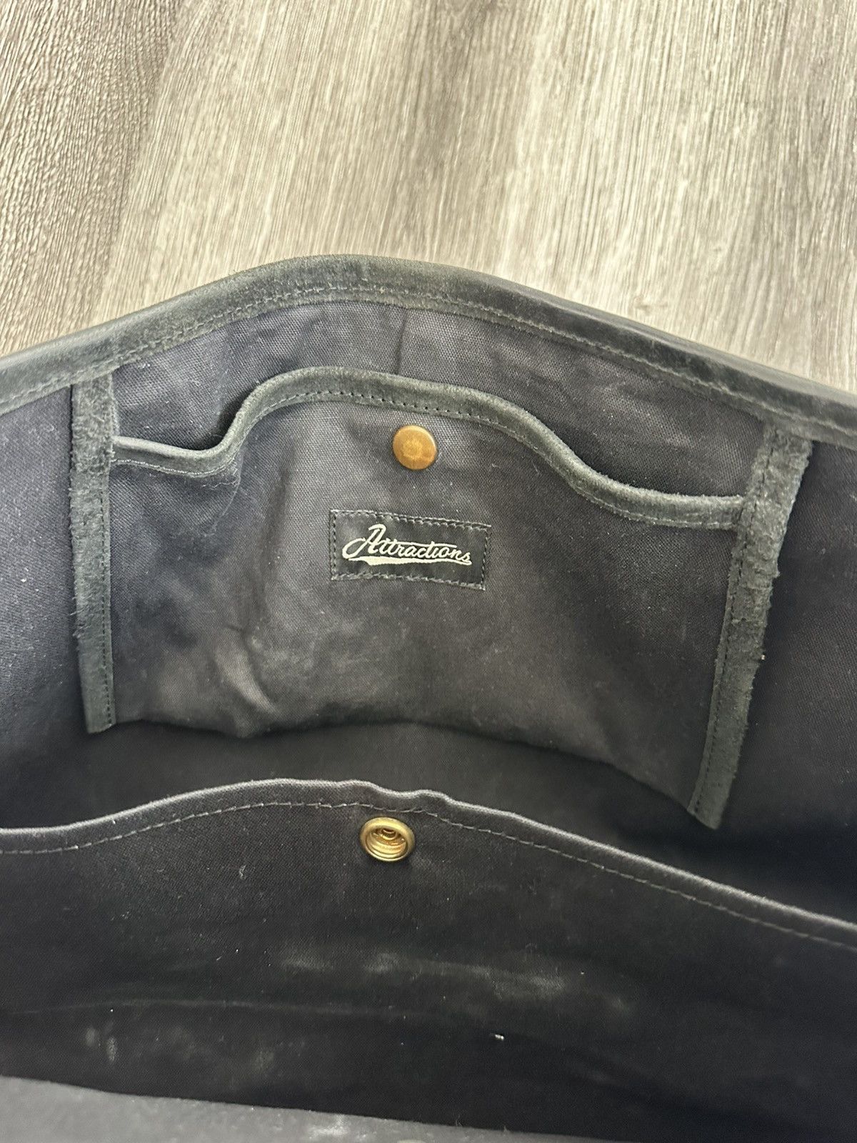 Japanese Brand Vintage Attractions/Bilt Buck Horsehide Messenger Bag Size ONE SIZE - 3 Thumbnail