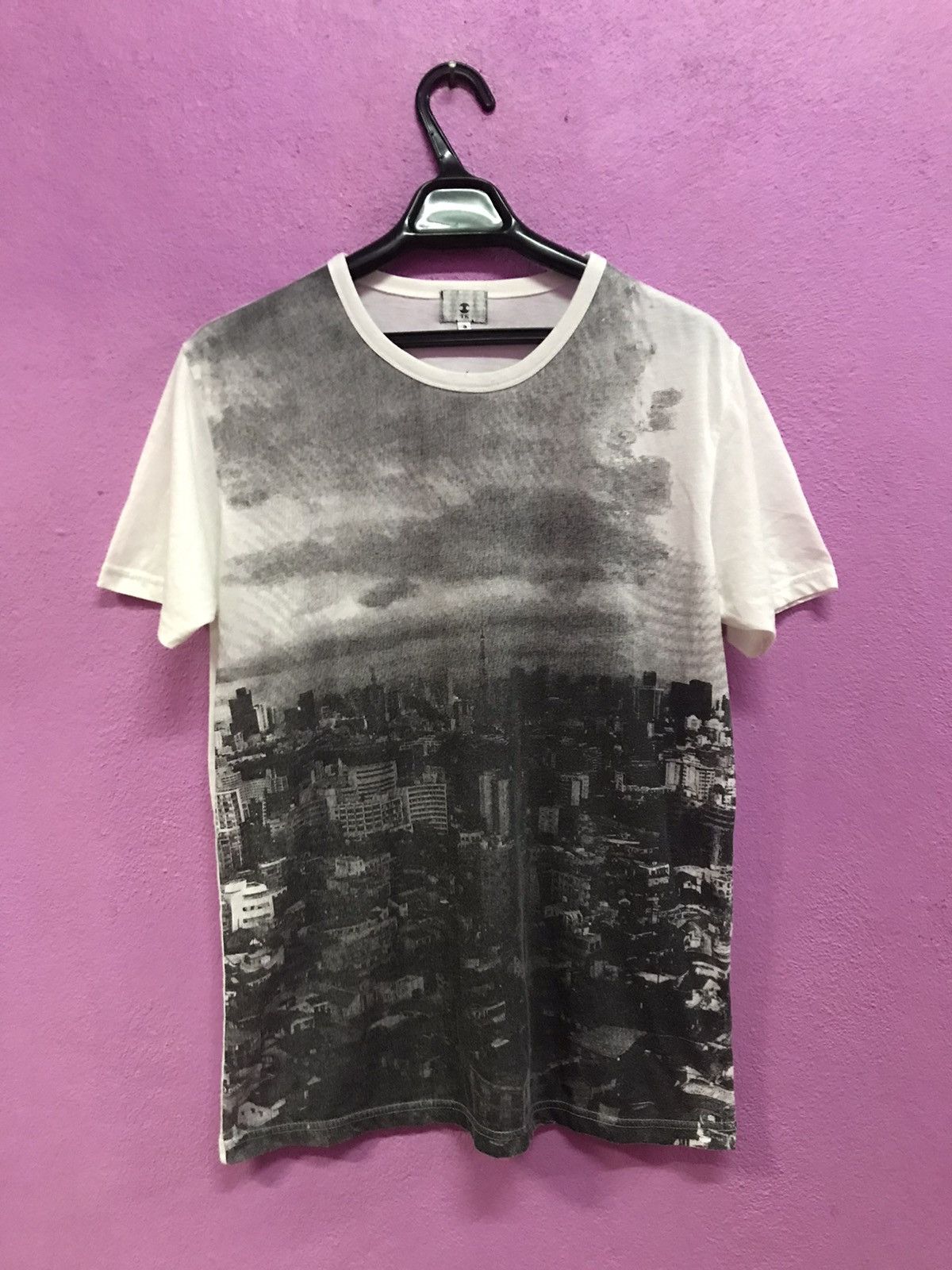 Takeo Kikuchi Takeo Kikuchi Tee Size 3 Size US L / EU 52-54 / 3 - 1 Thumbnail