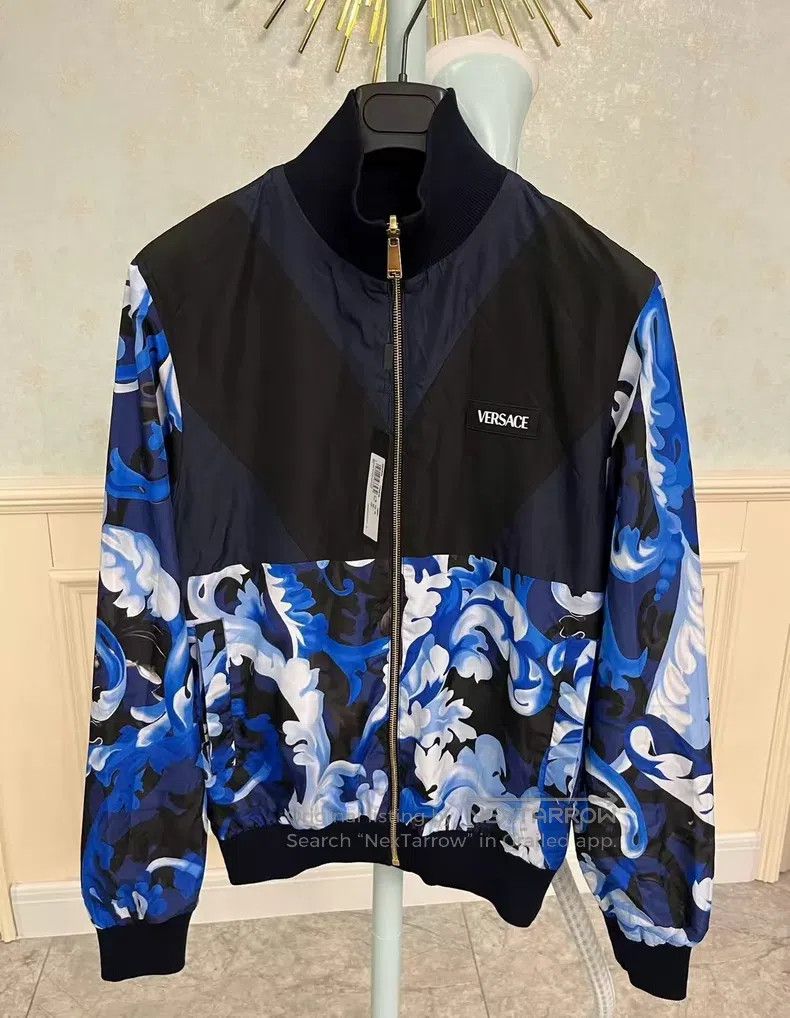 Versace Versace Classic baroque print worn on both sides Size US M / EU 48-50 / 2 - 4 Thumbnail