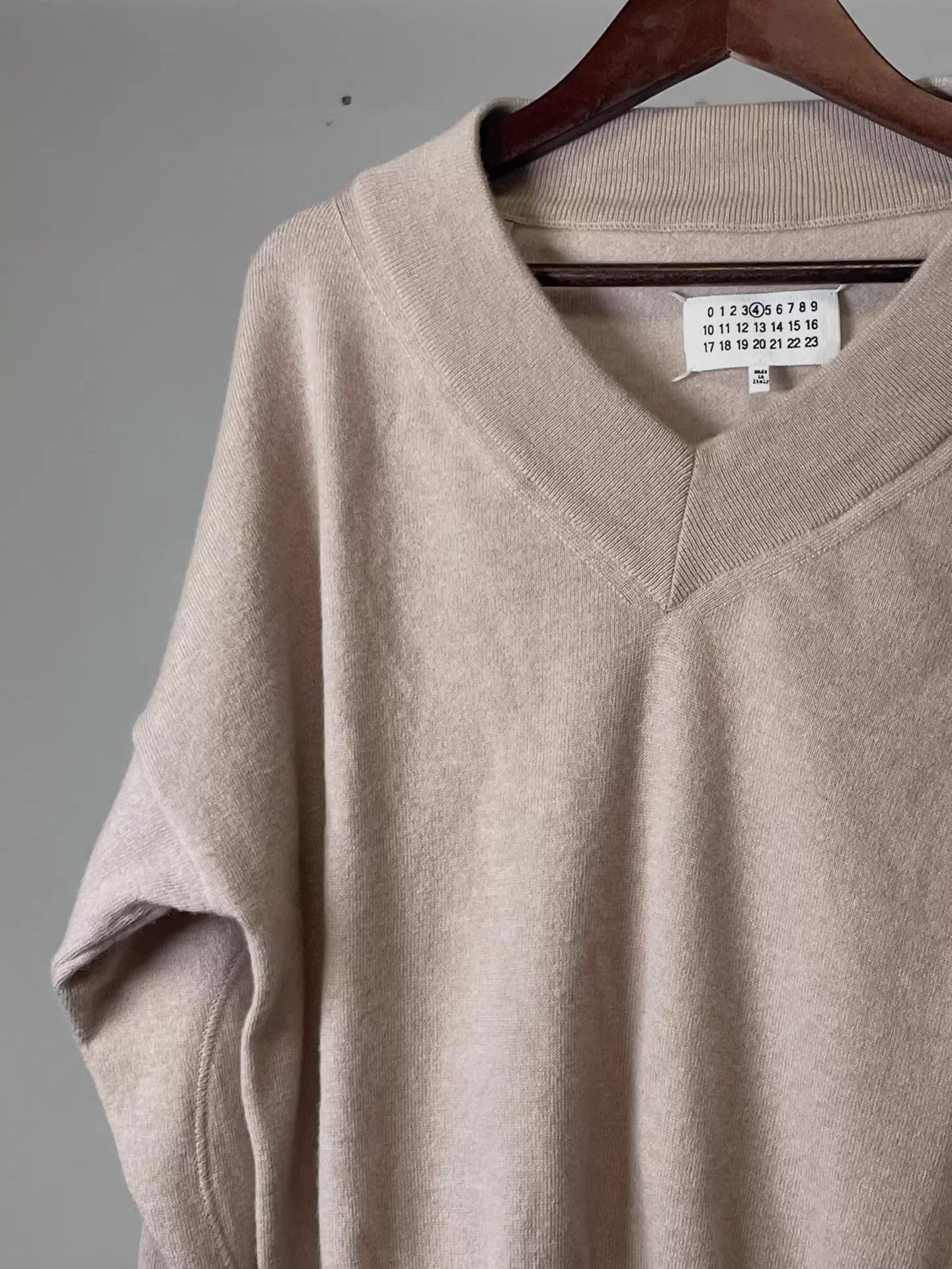Maison Margiela Maison Margiela FW19 Blush Pink Wide-Shoulder Wool Sweater S Size S / US 4 / IT 40 - 3 Thumbnail
