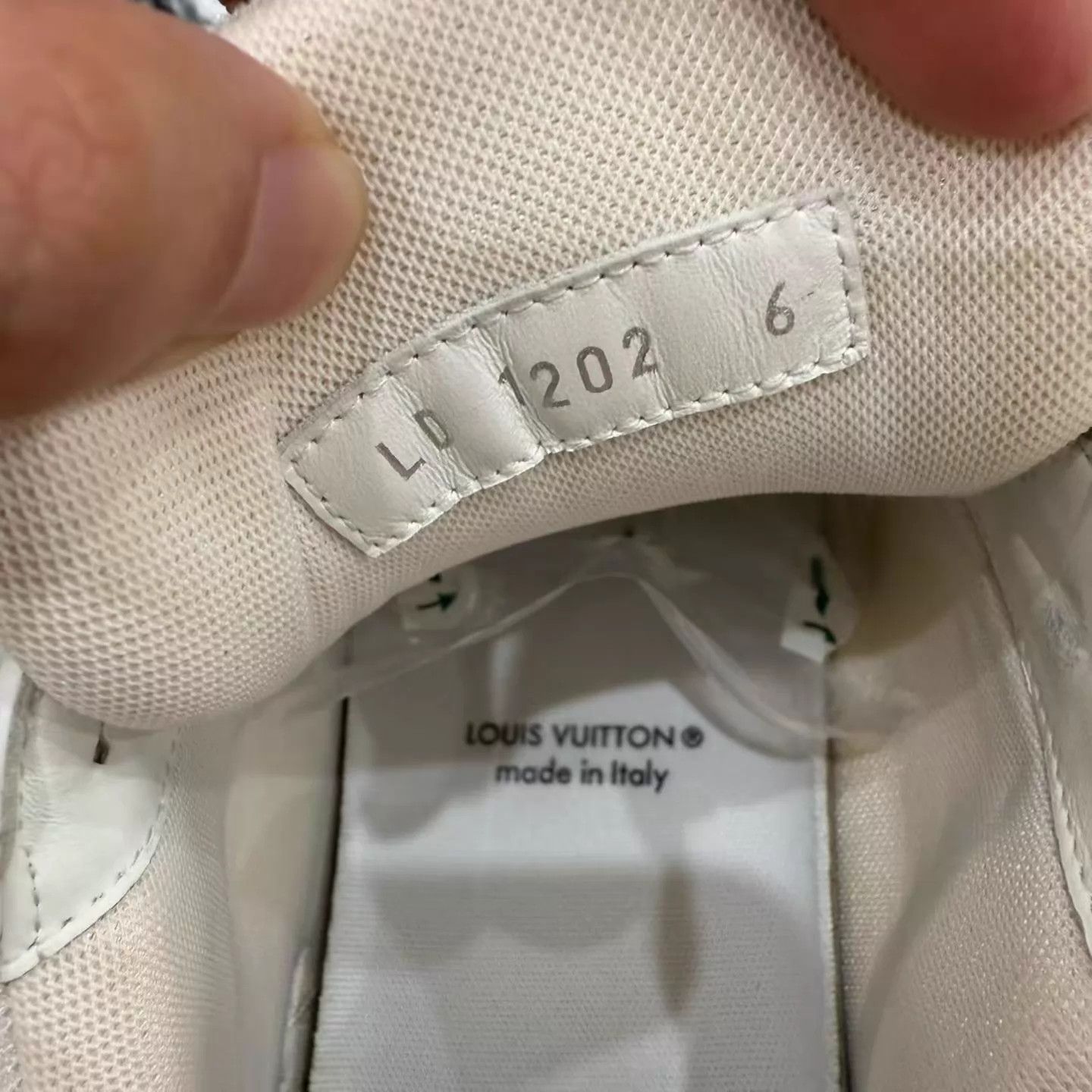 Louis Vuitton LV Trainer White Sneaker 40 95 New Size US 7 / EU 40 - 6 Thumbnail
