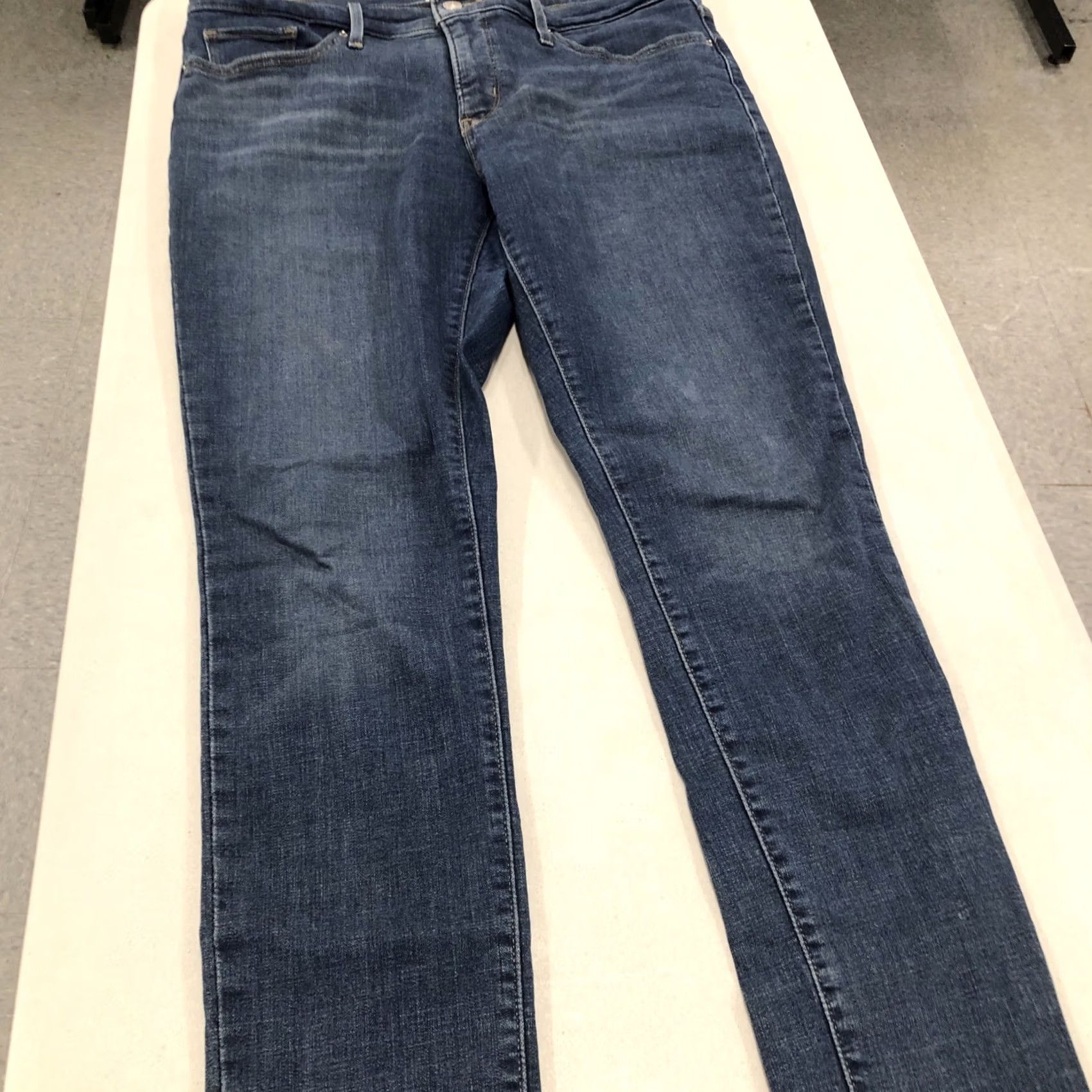 Levi's Levi's Women's 311 Shaping Skinny Jeans 34x31 Blue Denim Jeans Mid Rise 5-Pocket Logo Zipper Button 311 Shaping Skinny Regular Fit Ladies Girls, 90s? Size 24" / US 00 / IT 34 - 3 Thumbnail