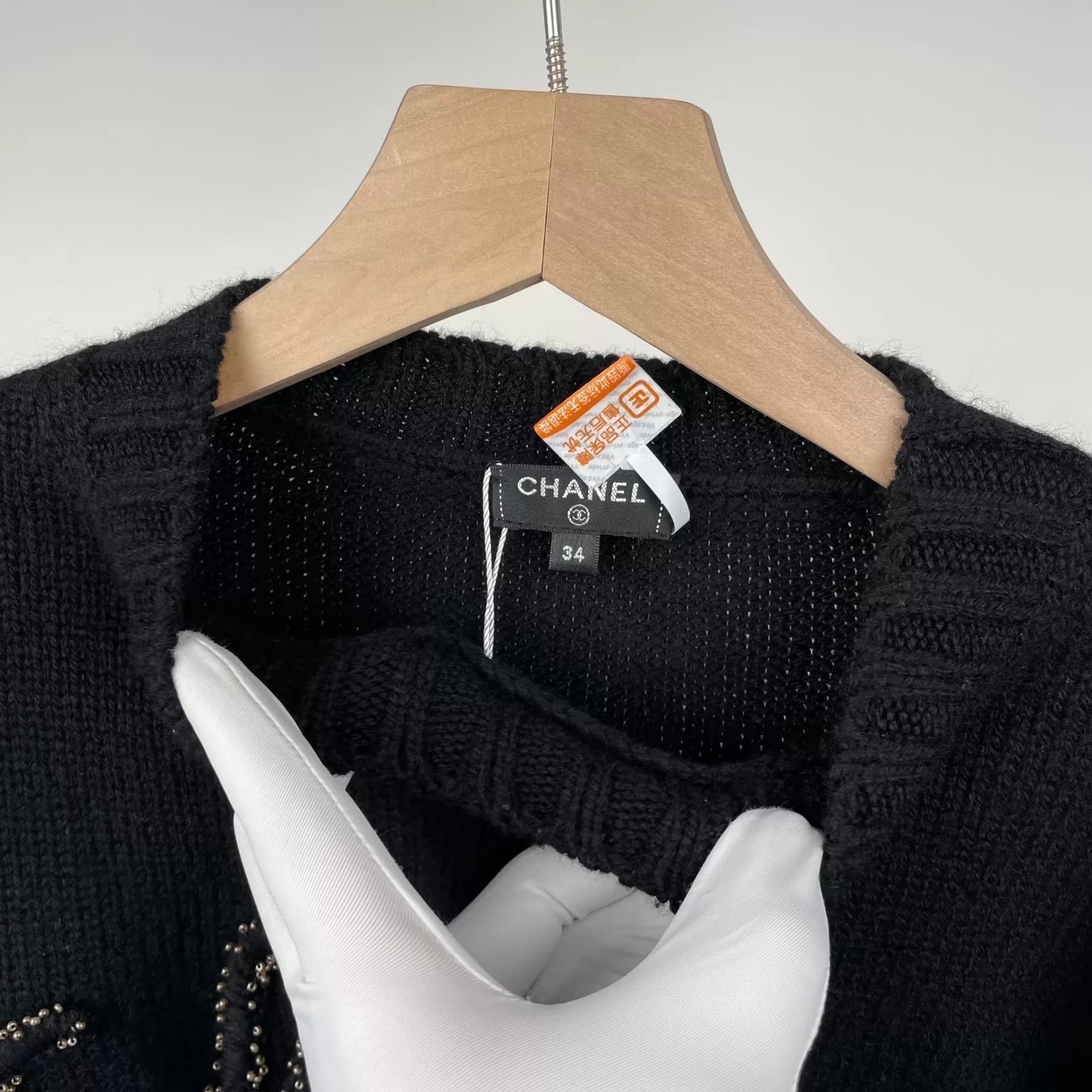 Chanel Chanel 20B Beaded Logo Cashmere Sweater Women's Size 34 Size XS / US 0-2 / IT 36-38 - 9 Thumbnail