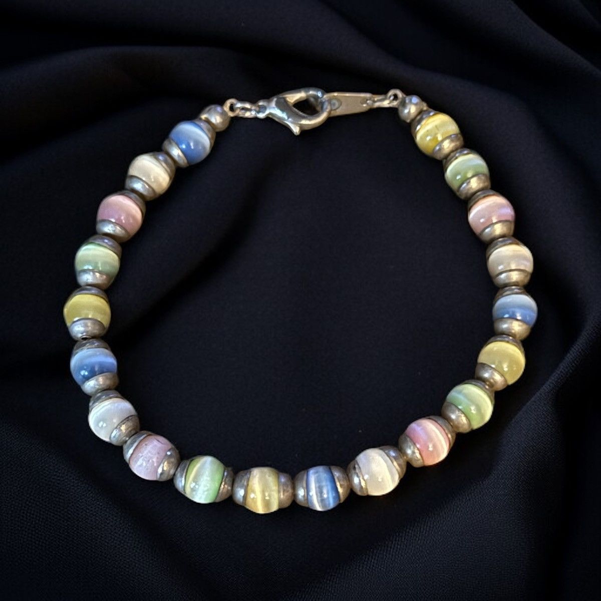 Other Multicolor cats eye bead bracelet Size ONE SIZE - 1 Thumbnail