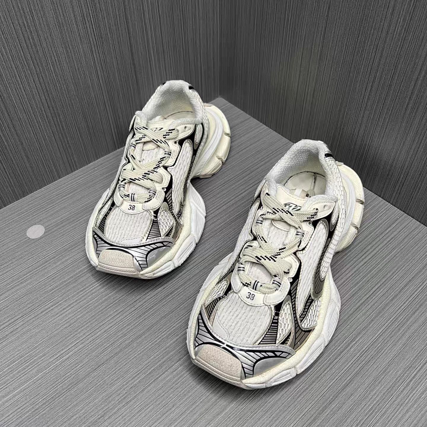 Balenciaga Balenciaga 3XL Low-top Sneakers K15 Size US 8 / IT 38 - 1 Thumbnail