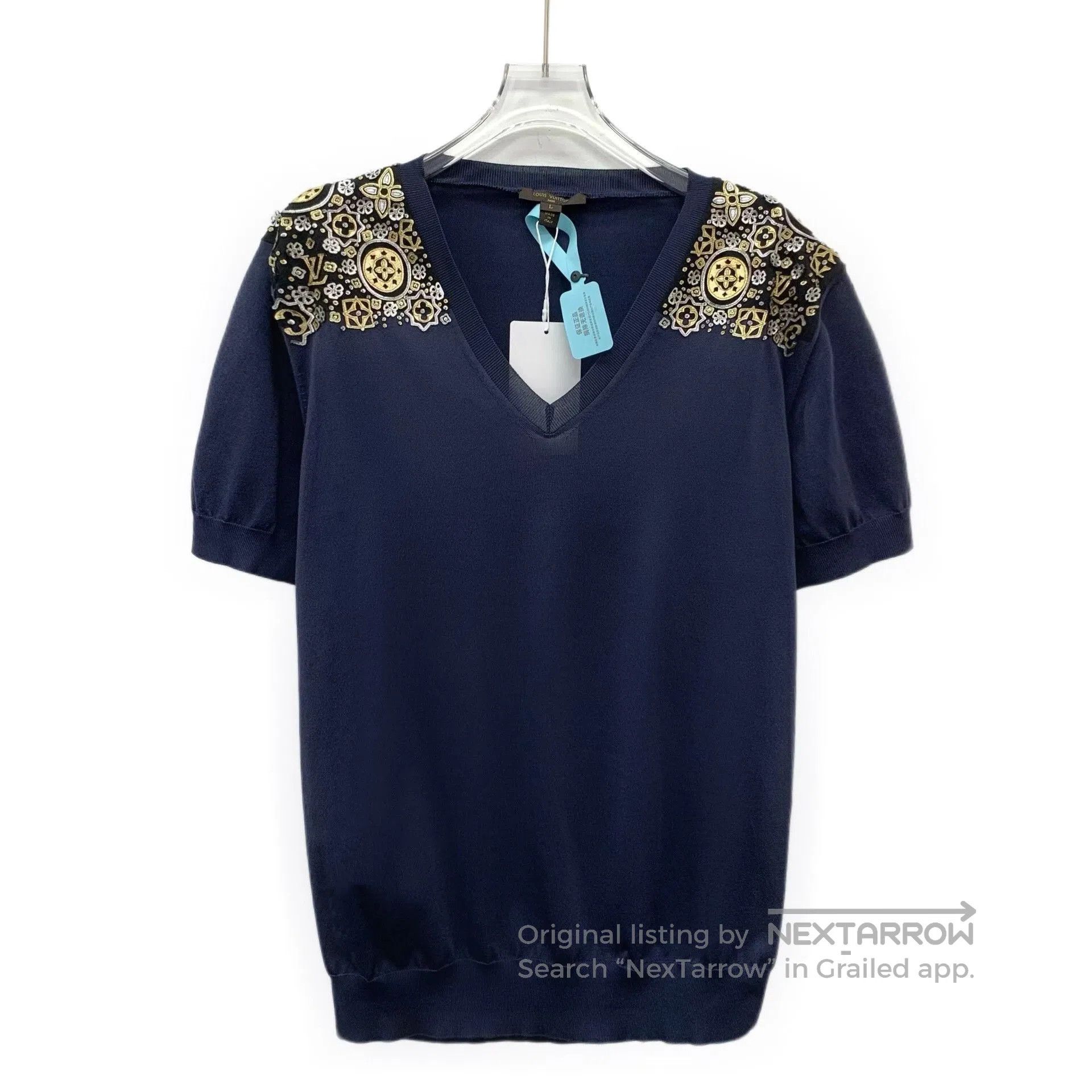 Louis Vuitton Louis Vuitton V-neck Short-sleeve T-shirt. Size US L / EU 52-54 / 3 - 1 Thumbnail